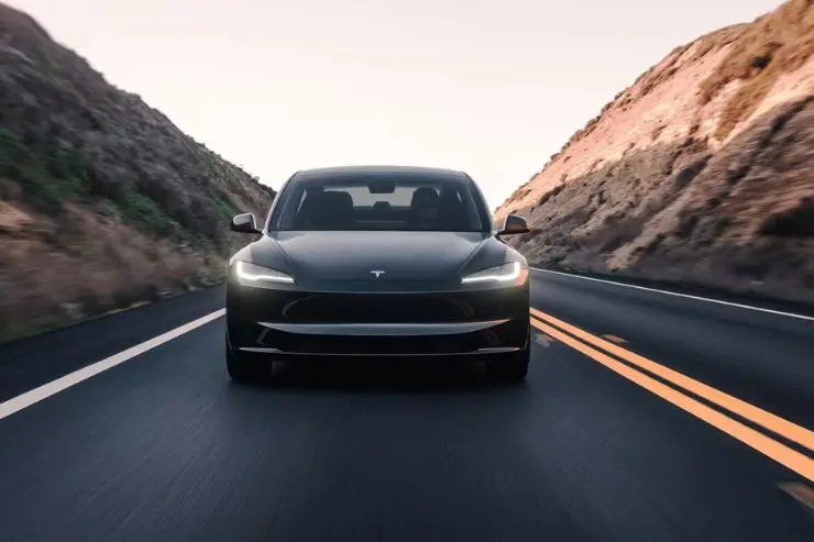 tesla-oscuro Tesla seminuevo oscuro
