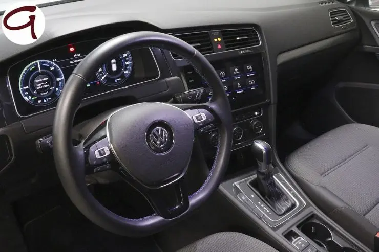 interior-volkswagen-golf-seminuevo Interior del Volkswagen Golf seminuevo