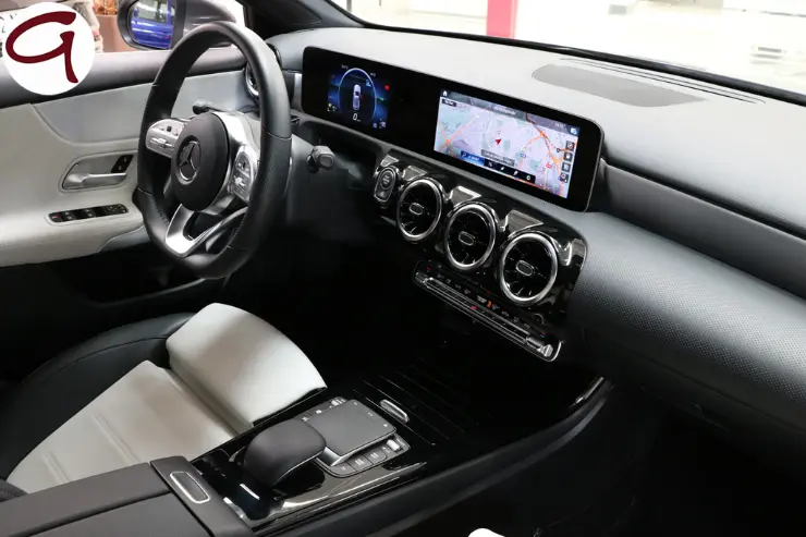 interior-mercedes-benz-clase-a Interior de un coche Mercedes de Gyata