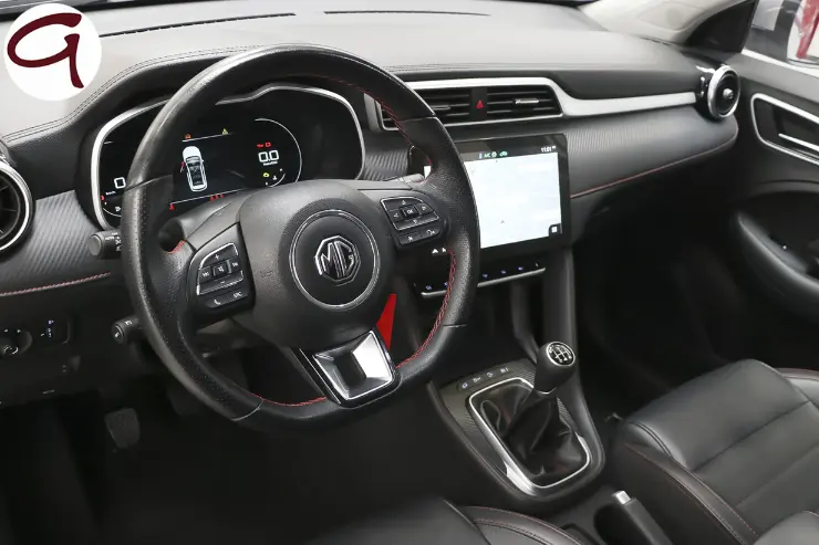 Interior coche chino MG