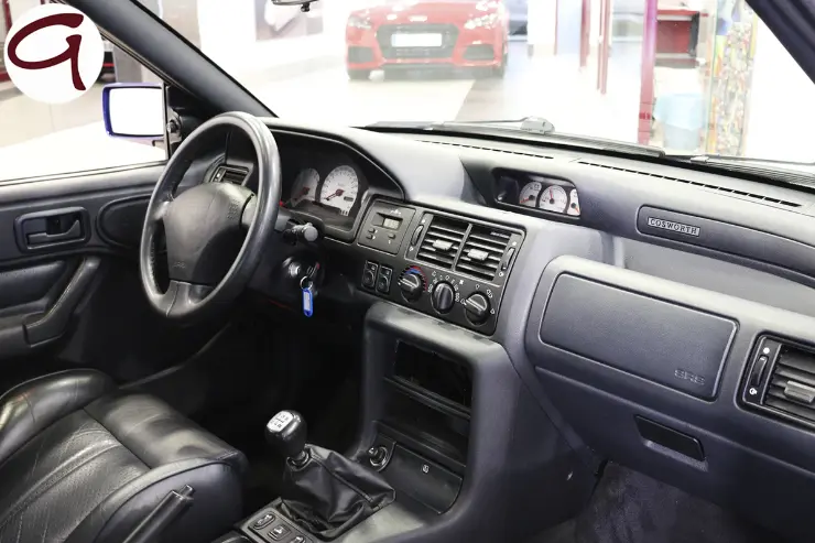Interior del coche Ford Escort usado