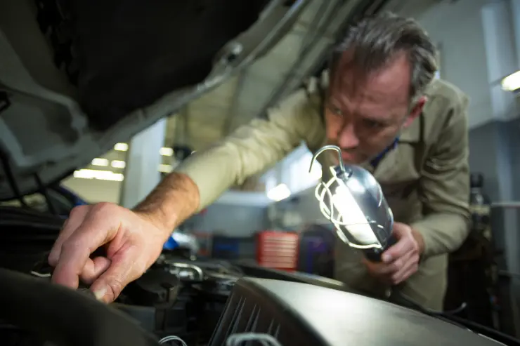 Revisión del motor de un coche e ocasión