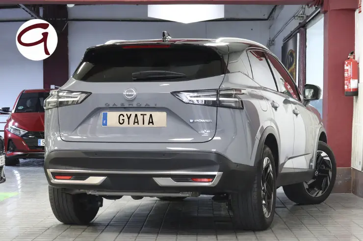 trasero_gris Parte trasera de un Nissan seminuevo