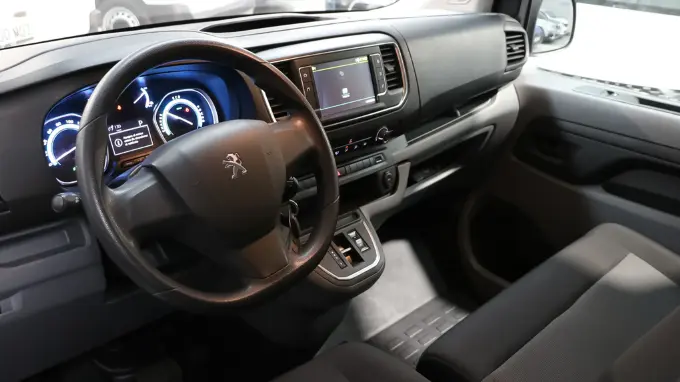 Furgoneta Peugeot seminuevo