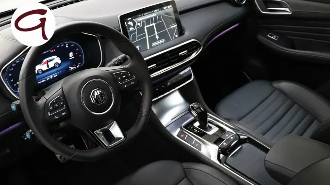 Volante y cuadro de mandos del coches MG EHS de ocasión