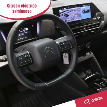 Interior de un coche Citroën eléctrico seminuevo