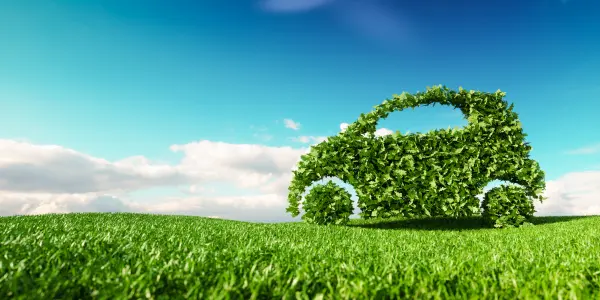 Coche ecológico y movilidad sostenible en la naturaleza