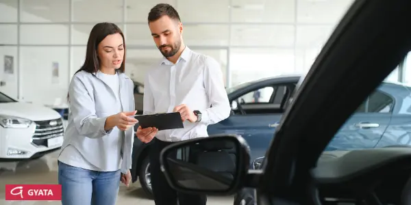 Mujer financiando un coche por 500 euros al mes en Gyata