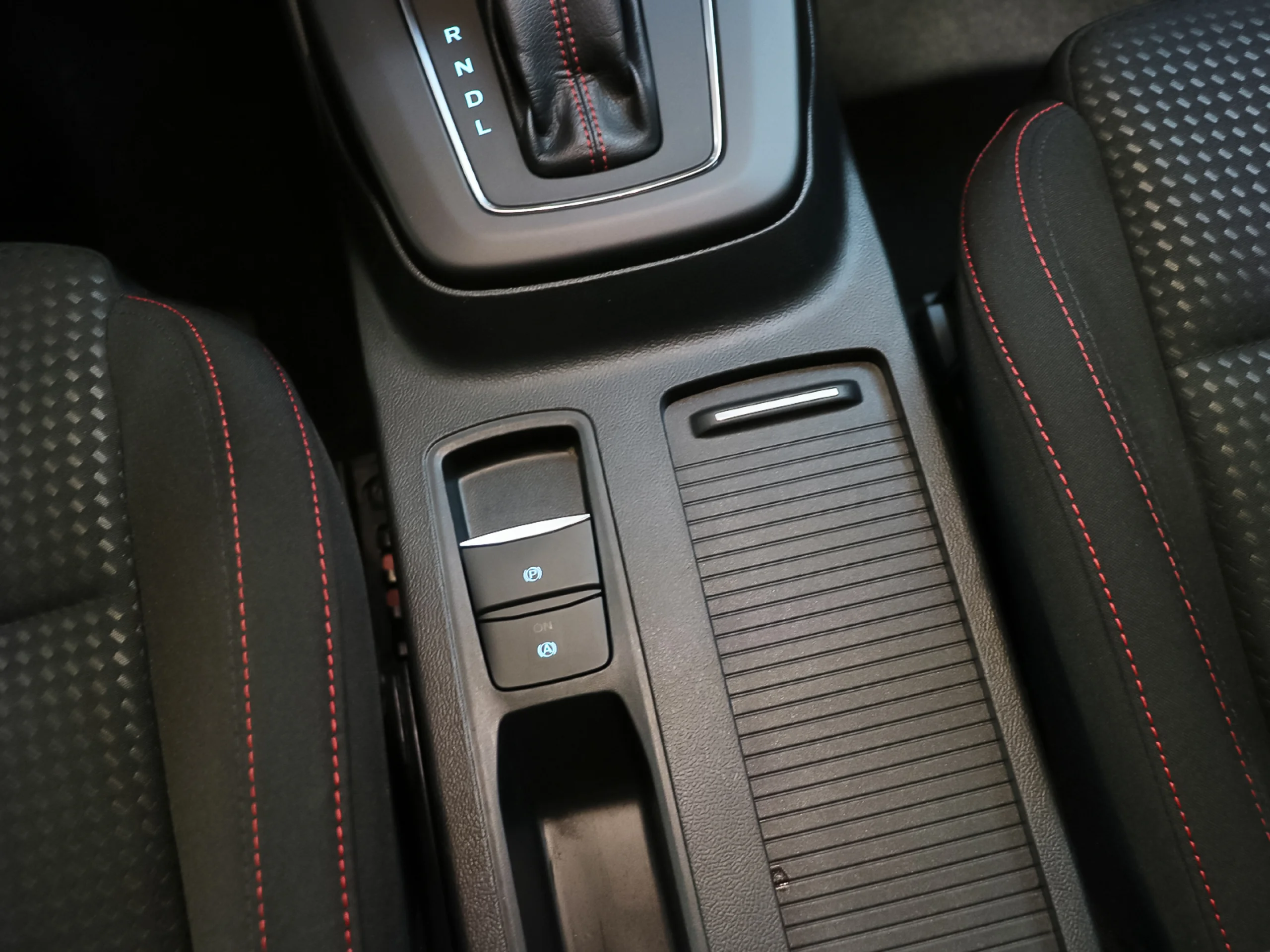 Ford Focus 1.0 Ecoboost MHEV ST-Line Auto 114 kW (155 CV) - Foto 30