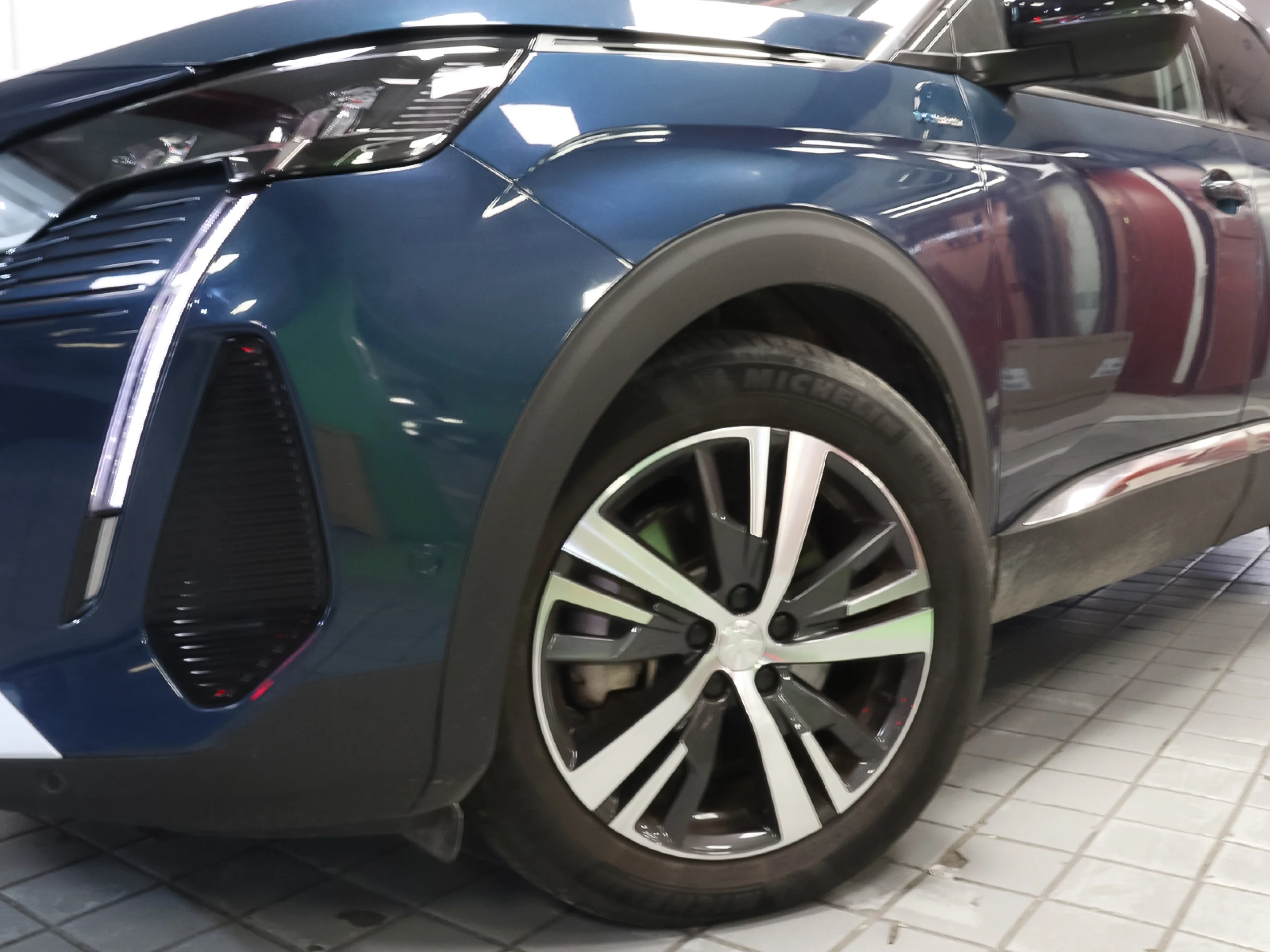 Peugeot 3008 Hybrid 180 Allure Pack e-EAT8 132 kW (180 CV) - Foto 28