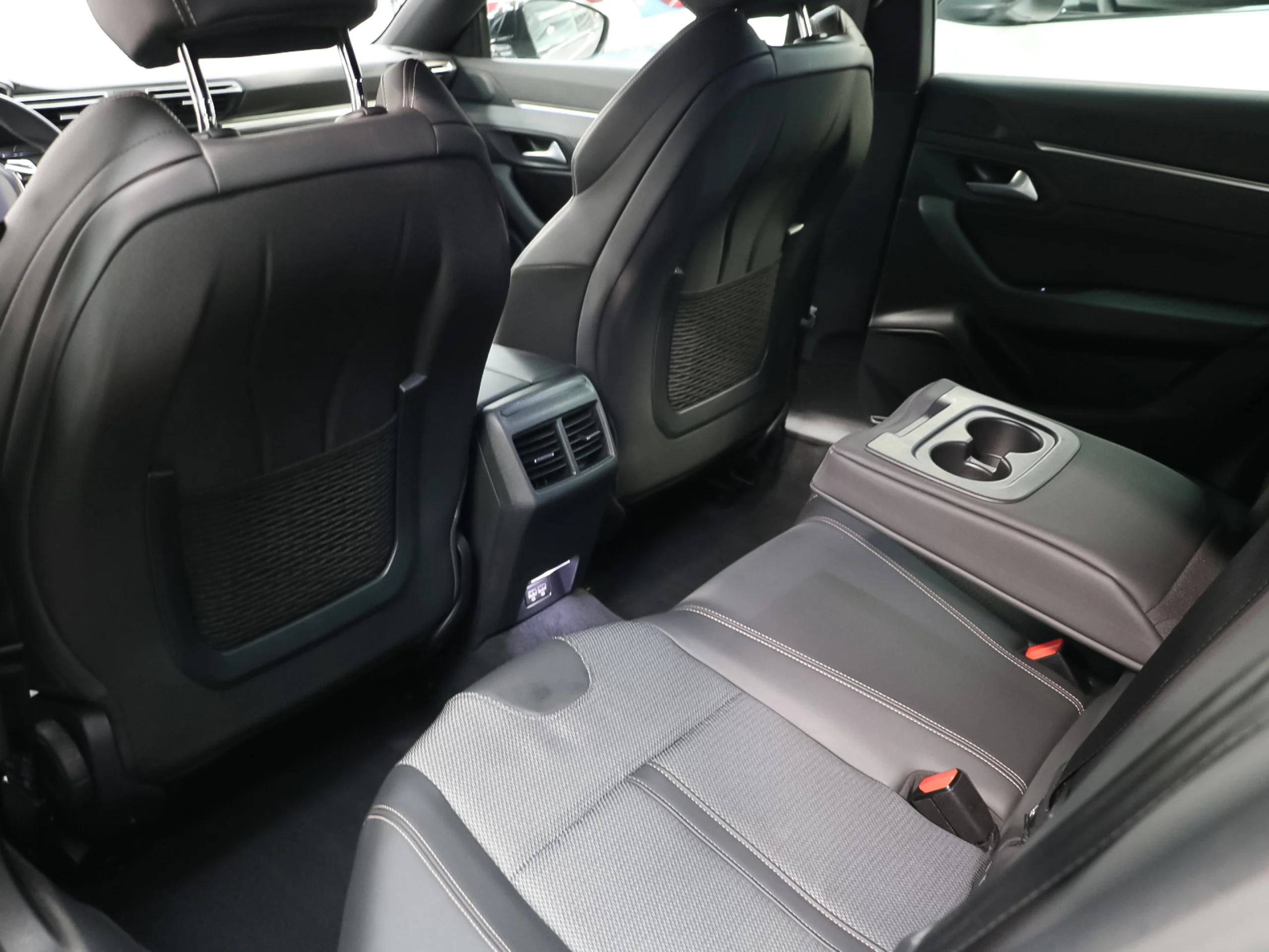 Peugeot 508 Hybrid 225 Allure e-EAT8 165 kW (225 CV) - Foto 10