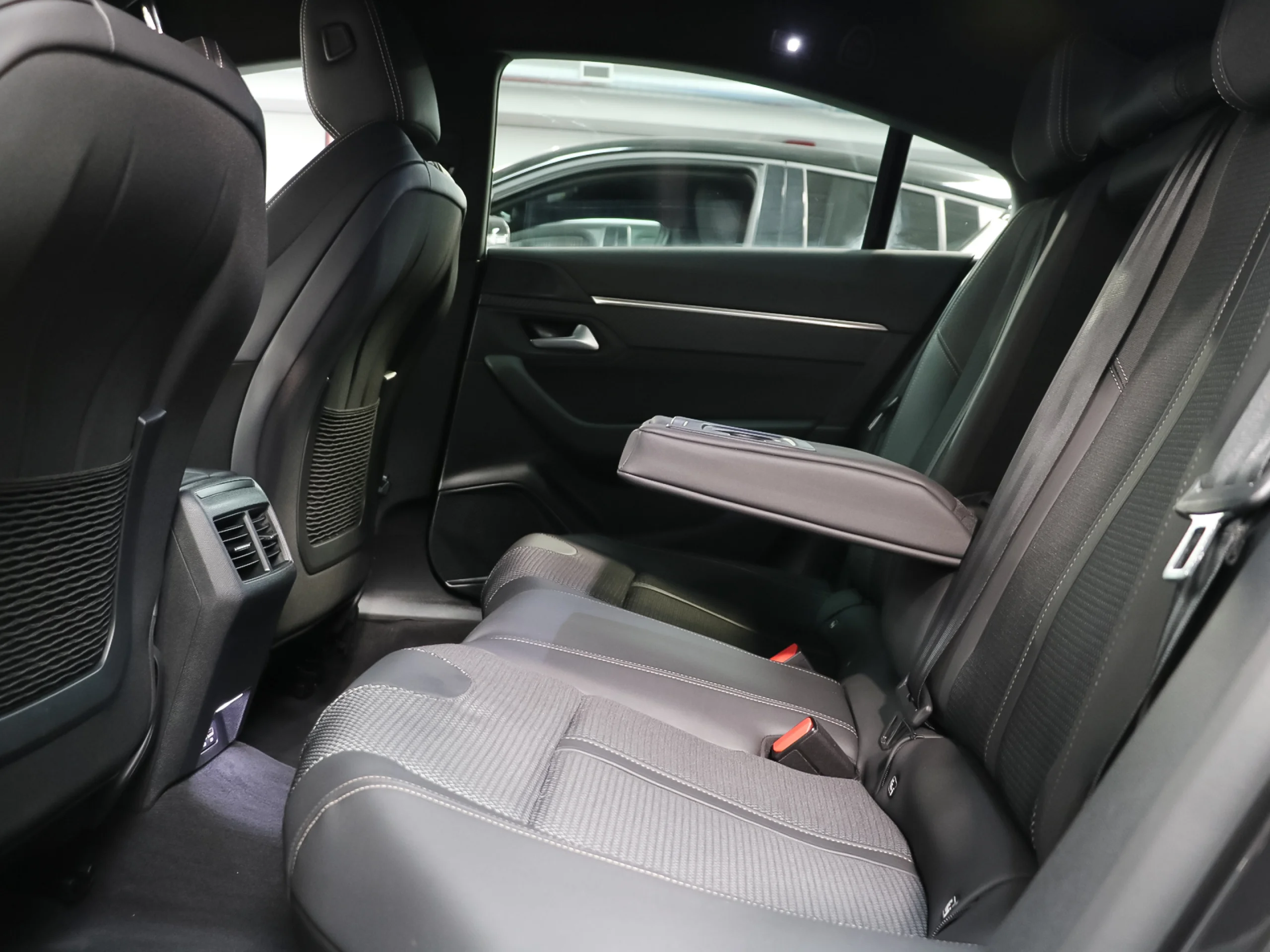 Peugeot 508 Hybrid 225 Allure e-EAT8 165 kW (225 CV) - Foto 11