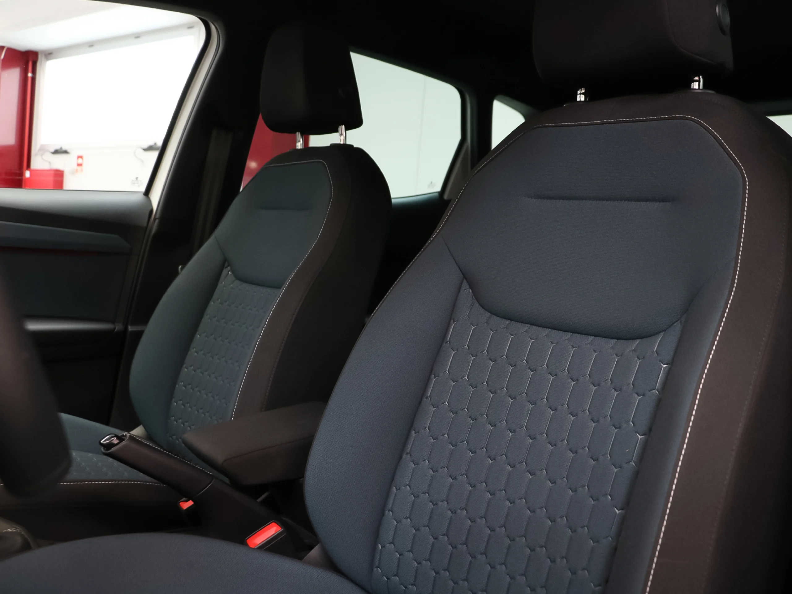 SEAT Arona 1.0 TSI S&S Style+ 85 kW (115 CV) - Foto 7