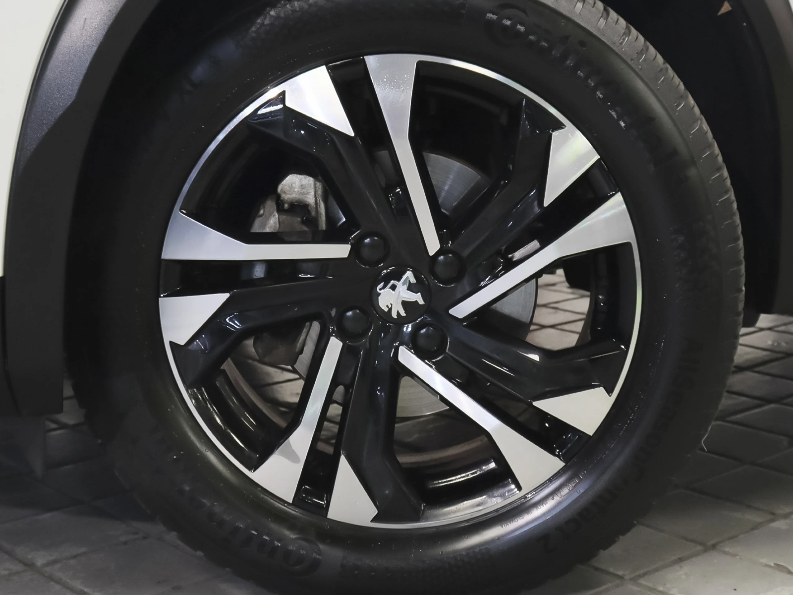 Peugeot 2008 PureTech 130 S&S Allure 96 kW (130 CV) - Foto 32