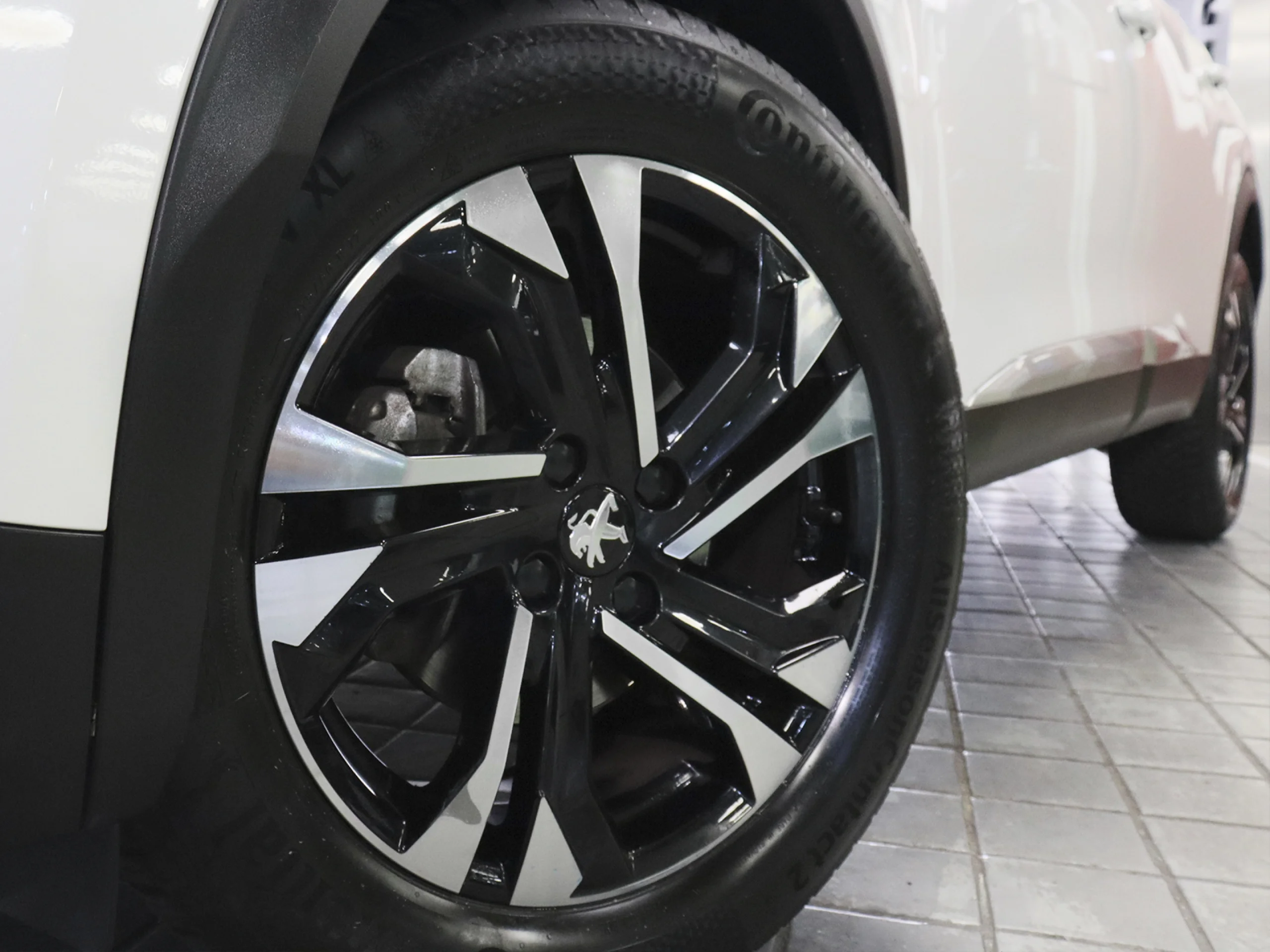 Peugeot 2008 PureTech 130 S&S Allure 96 kW (130 CV) - Foto 33