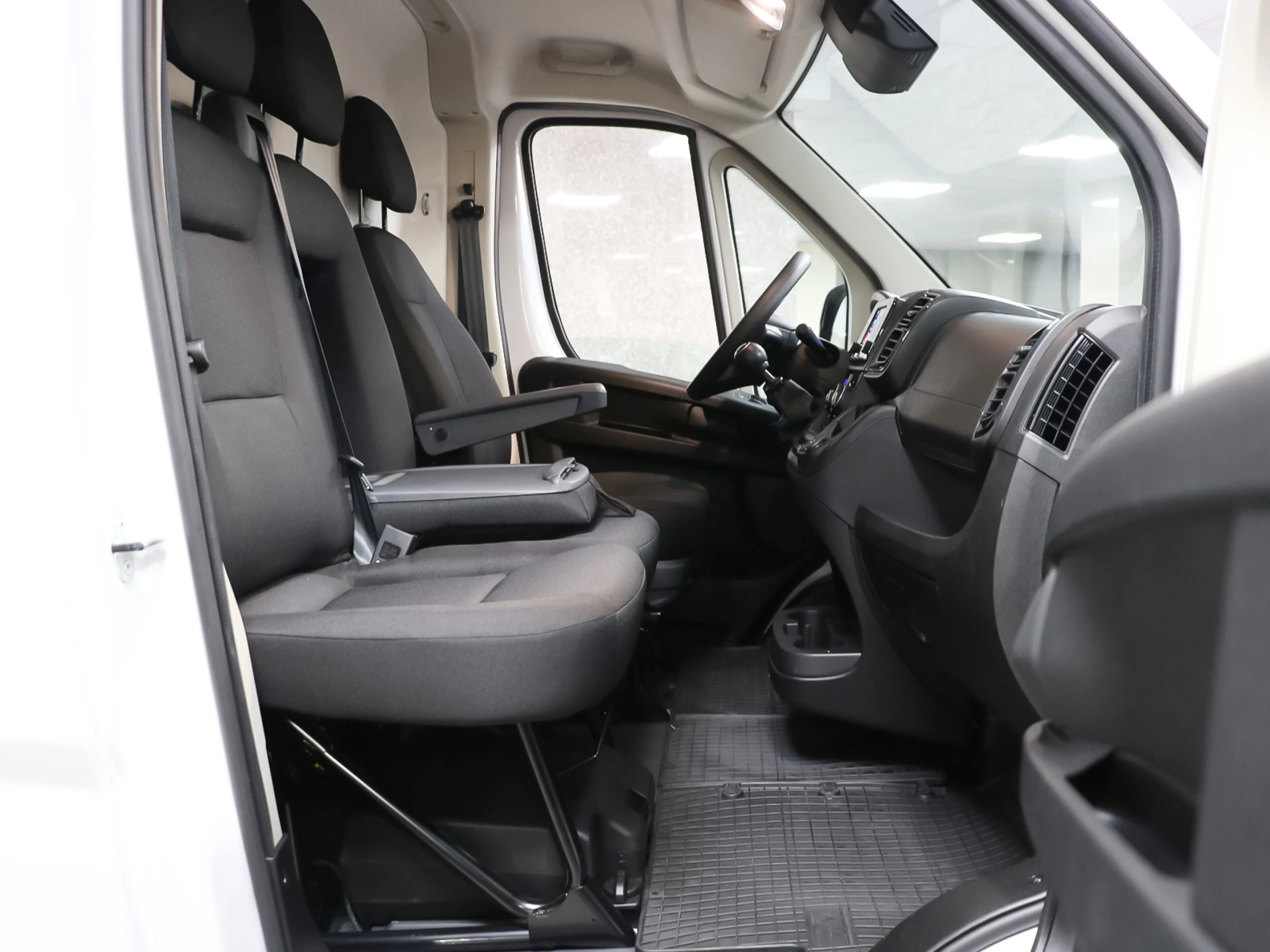 Citroen Jumper Furgon BlueHDi 140 S&S 35 L2H2 103 kW (140 CV) - Foto 7