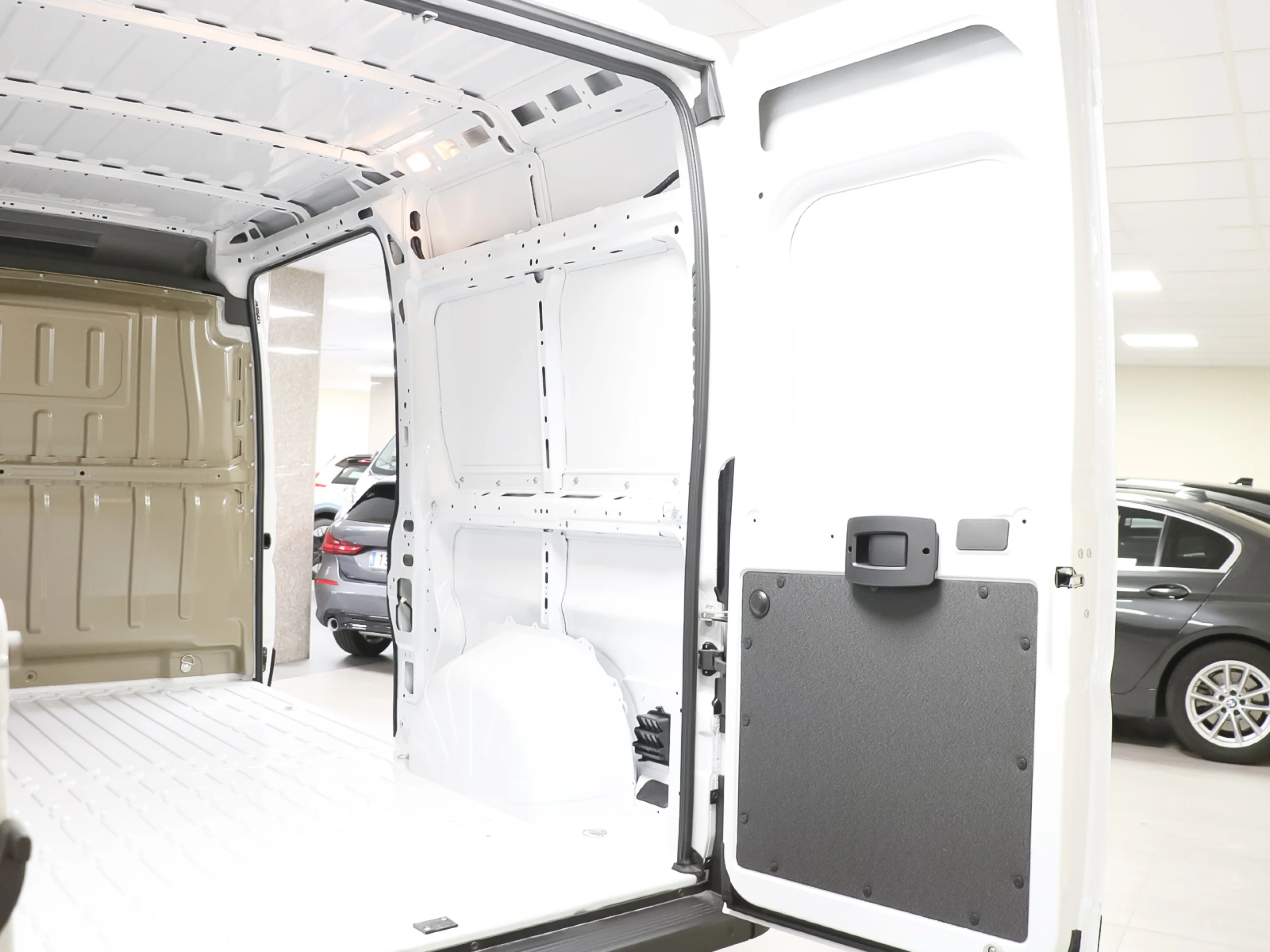 Citroen Jumper Furgon BlueHDi 140 S&S 35 L2H2 103 kW (140 CV) - Foto 27