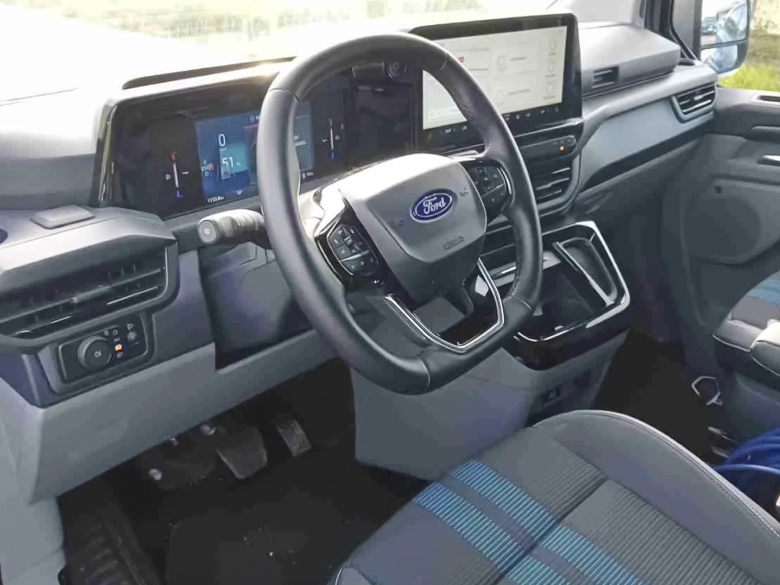 Ford Tourneo Custom BEV 64kWh Titanium X L1 Auto 160 kW (218 CV) - Foto 3