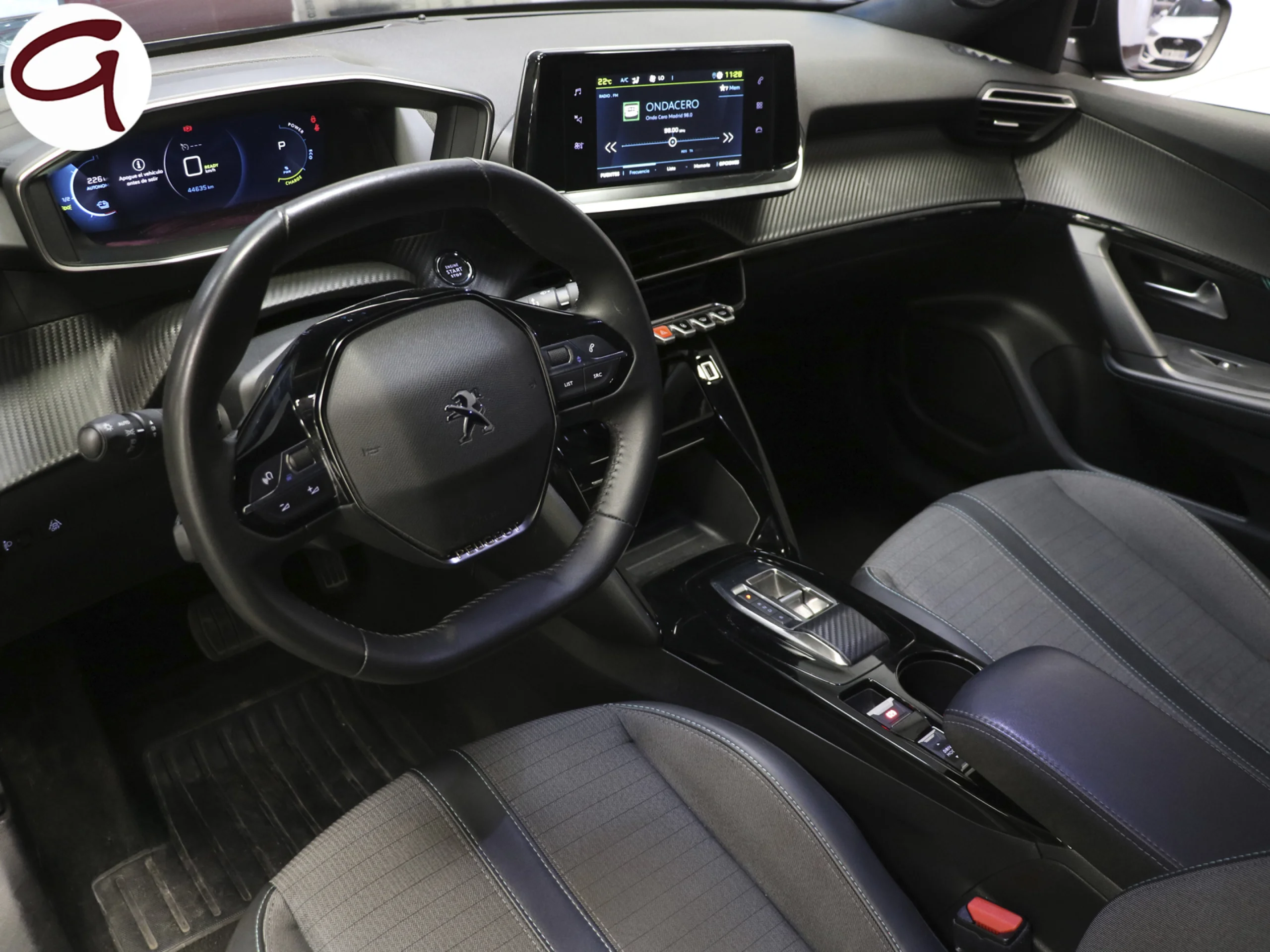 Peugeot E-2008 Eléctrico Allure Pack 100 kW (136 CV) - Foto 4