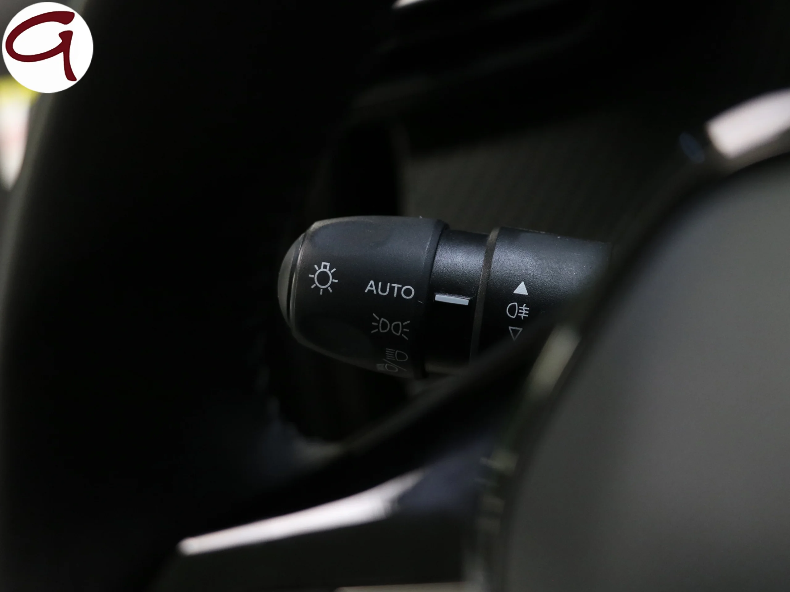 Peugeot E-2008 Eléctrico Allure Pack 100 kW (136 CV) - Foto 6