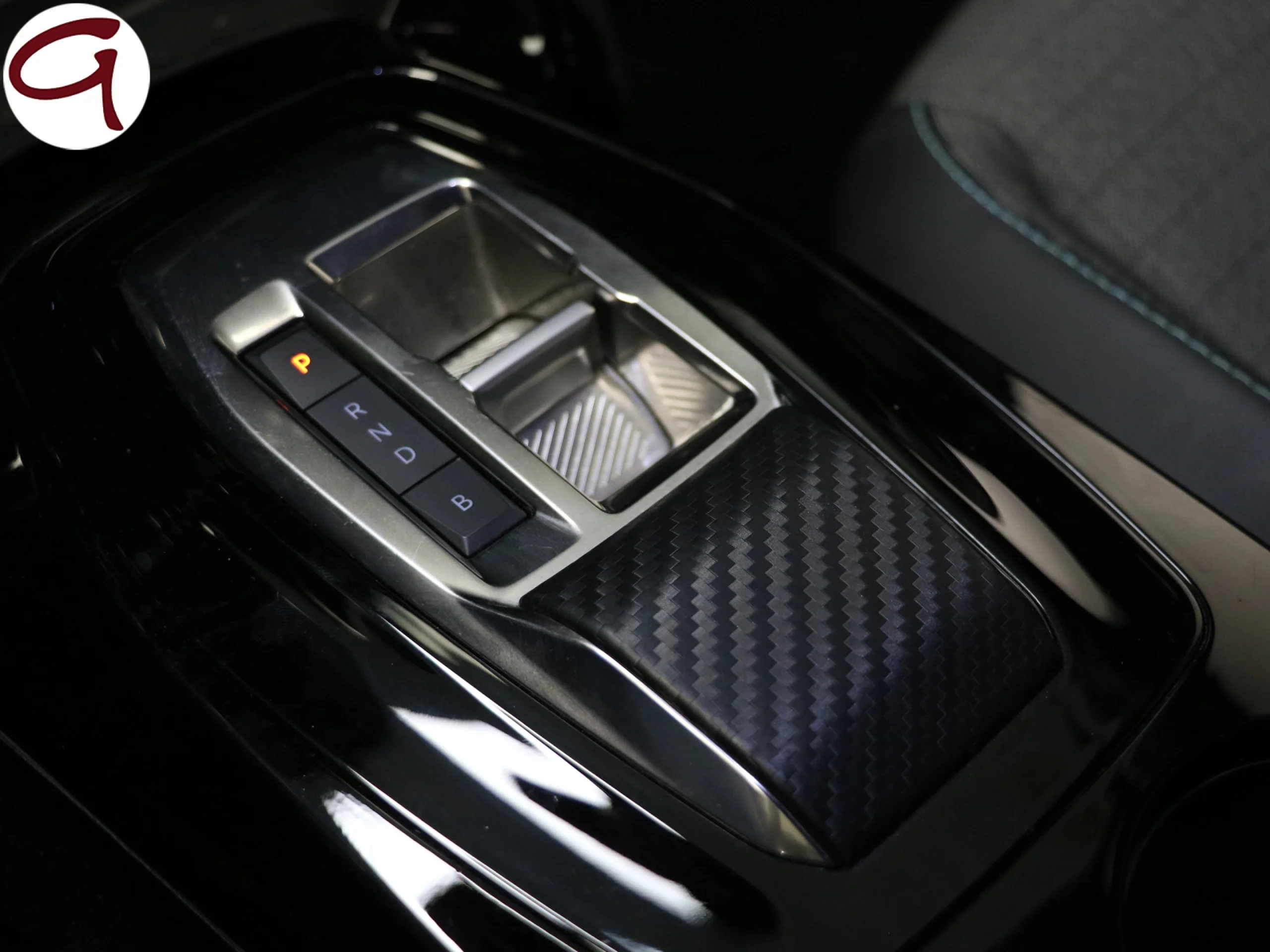 Peugeot E-2008 Eléctrico Allure Pack 100 kW (136 CV) - Foto 16