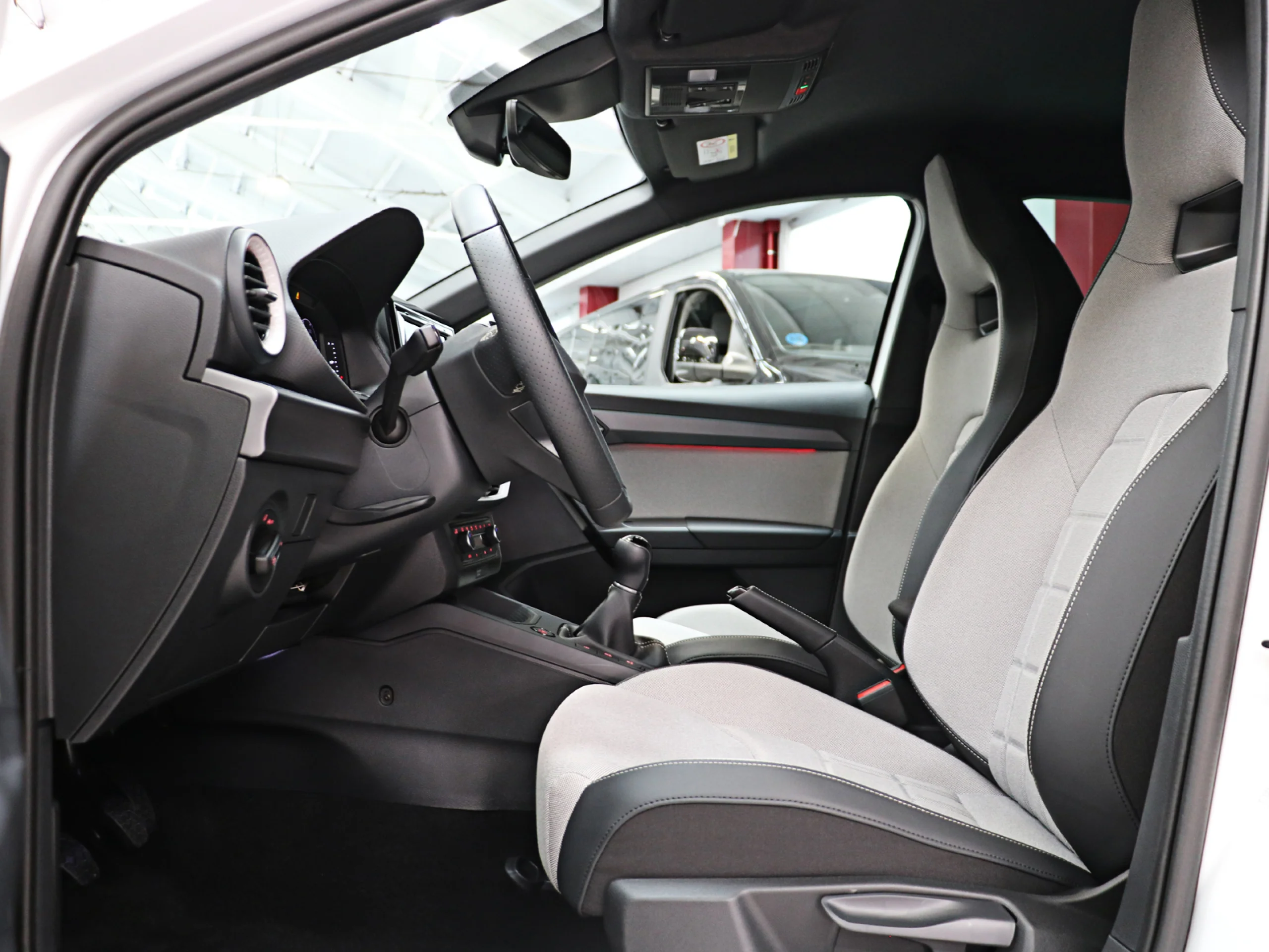 SEAT Ibiza 1.0 TSI FR Plus 85 kW (115 CV) - Foto 8