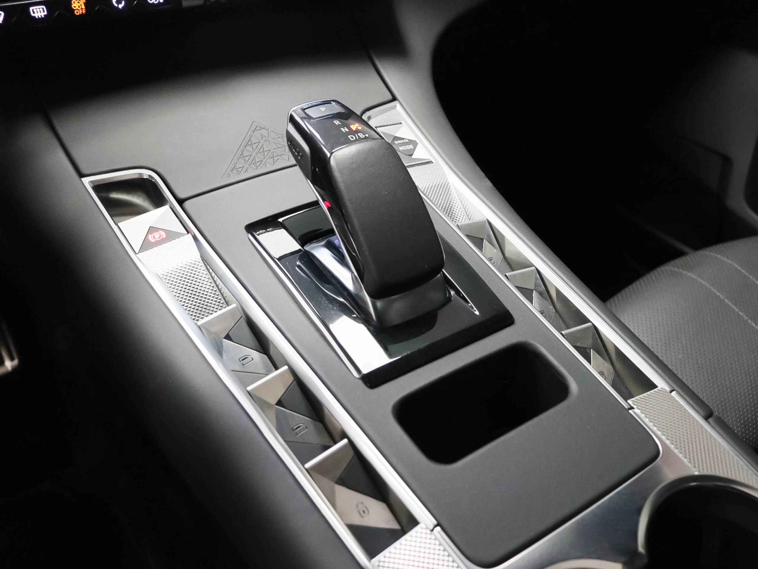 DS DS7 Crossback E-Tense 300 Louvre 4WD Auto 221 kW (300 CV) - Foto 28