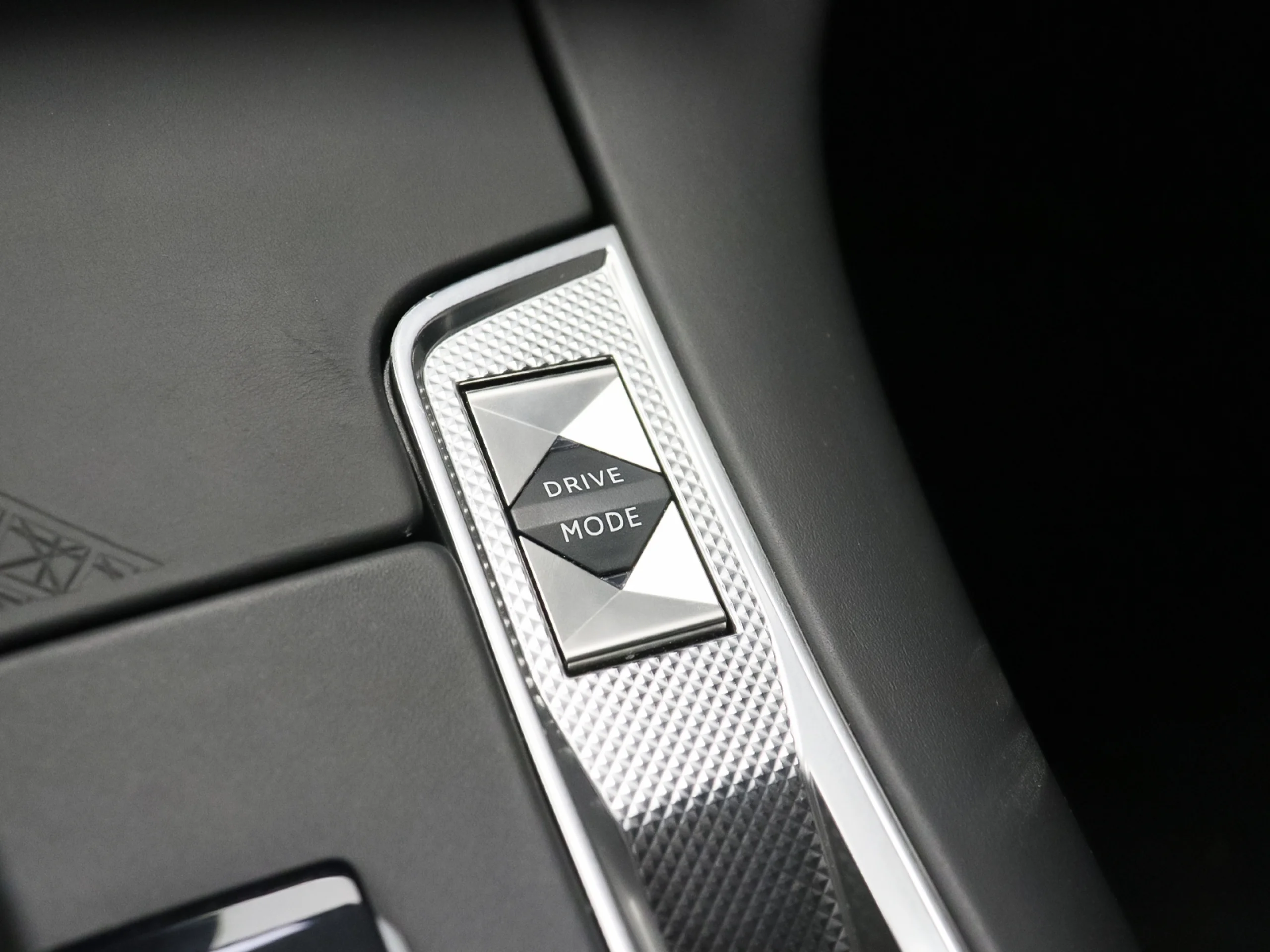 DS DS7 Crossback E-Tense 300 Louvre 4WD Auto 221 kW (300 CV) - Foto 29