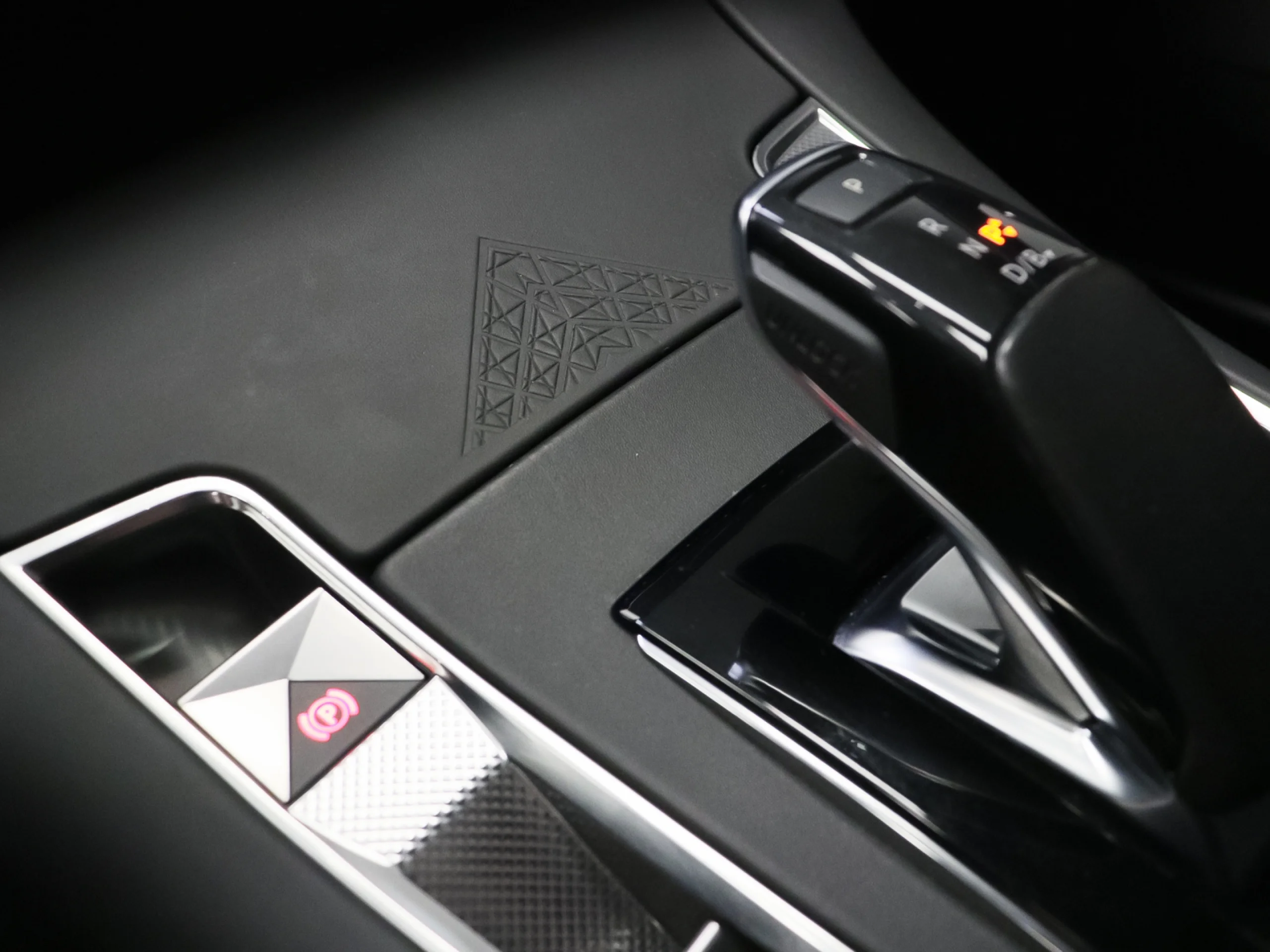 DS DS7 Crossback E-Tense 300 Louvre 4WD Auto 221 kW (300 CV) - Foto 30