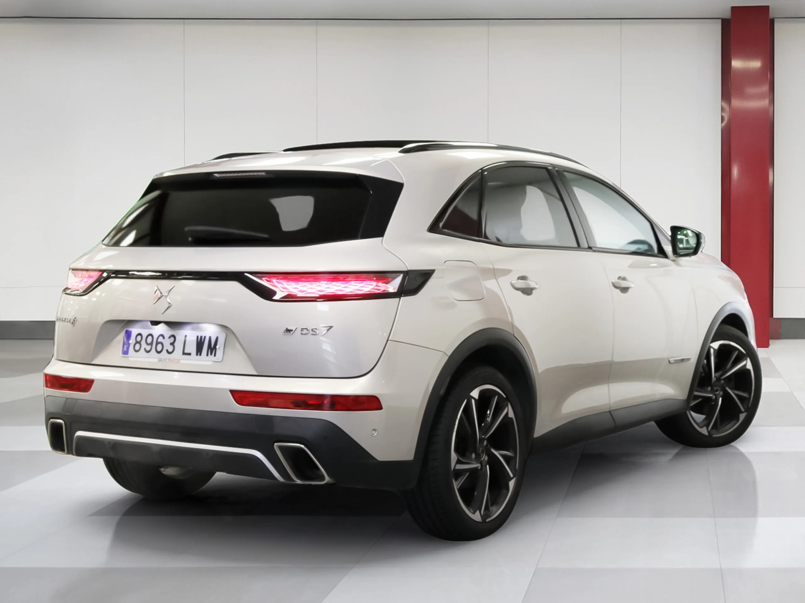 DS DS7 Crossback E-Tense 300 Louvre 4WD Auto 221 kW (300 CV) - Foto 4