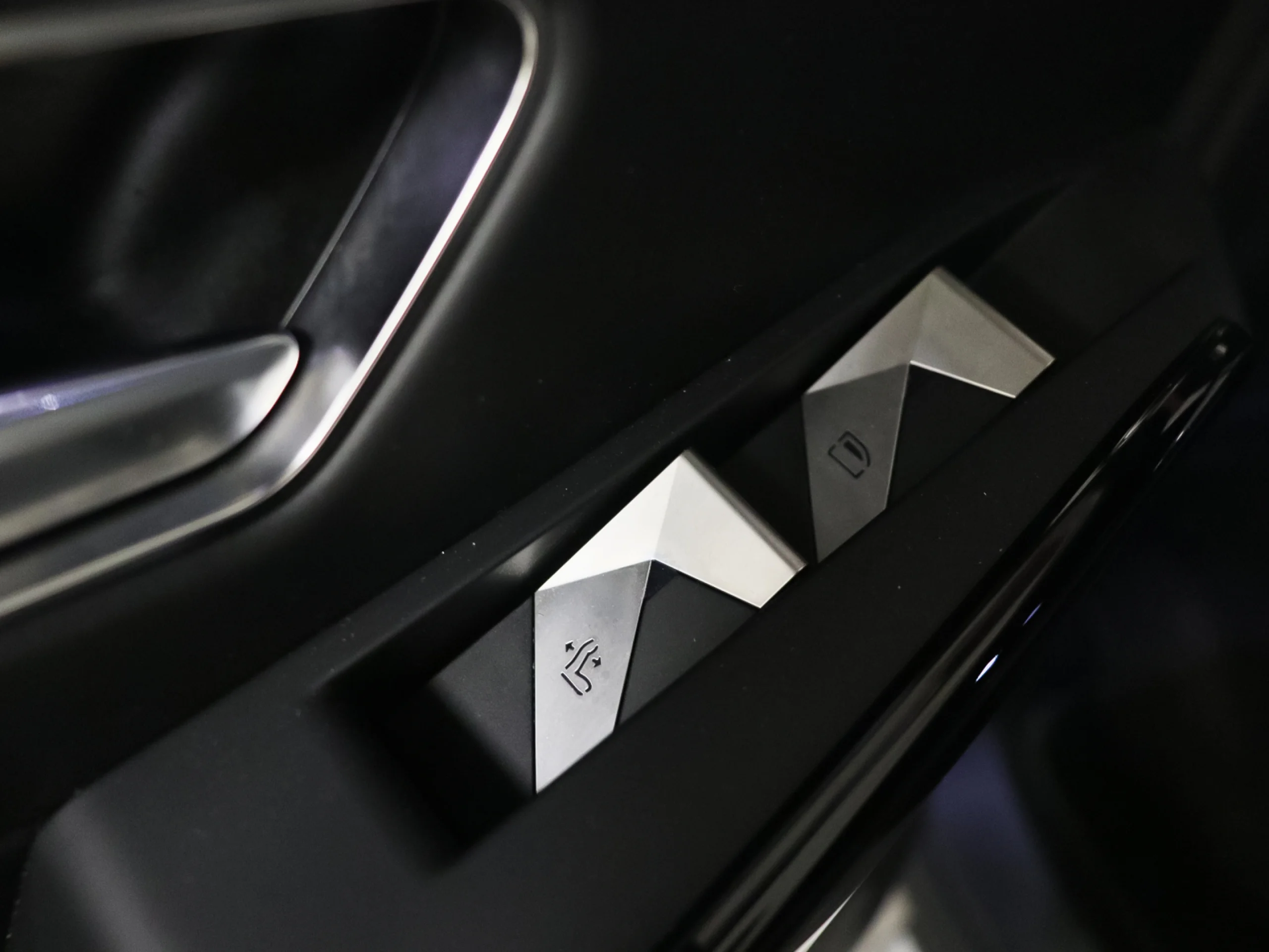 DS DS7 Crossback E-Tense 300 Louvre 4WD Auto 221 kW (300 CV) - Foto 12