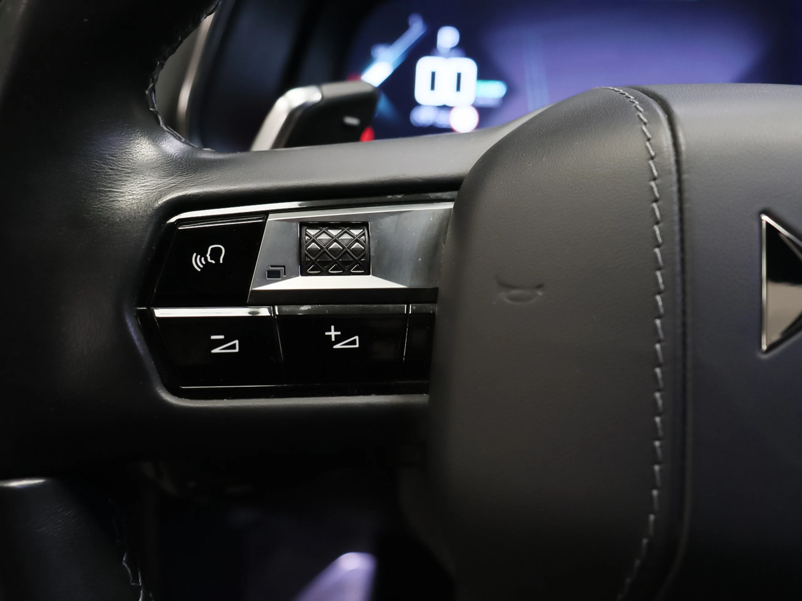 DS DS7 Crossback E-Tense 300 Louvre 4WD Auto 221 kW (300 CV) - Foto 14