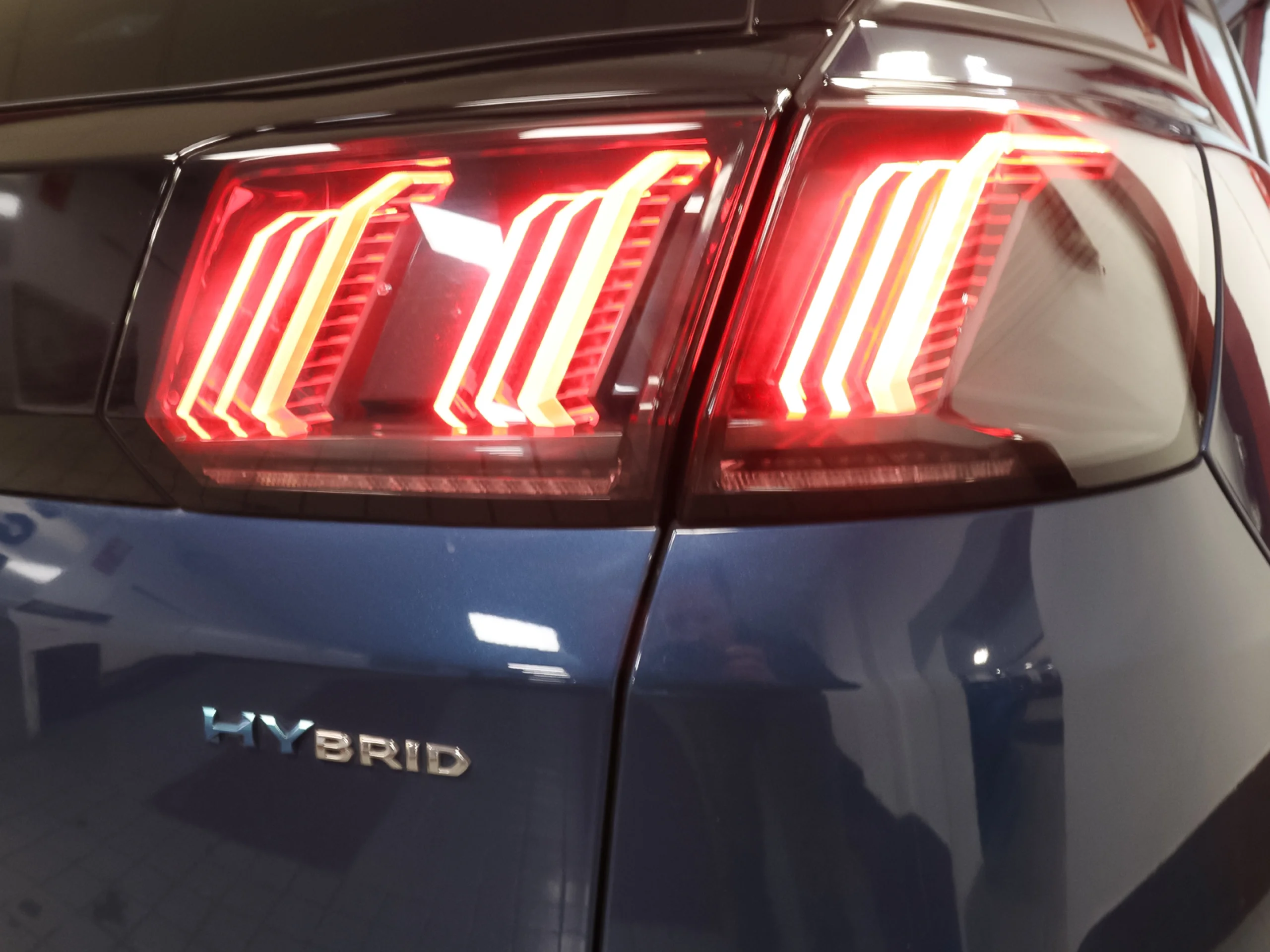 Peugeot 3008 Hybrid 225 Allure Pack e-EAT8 165 kW (225 CV) - Foto 4