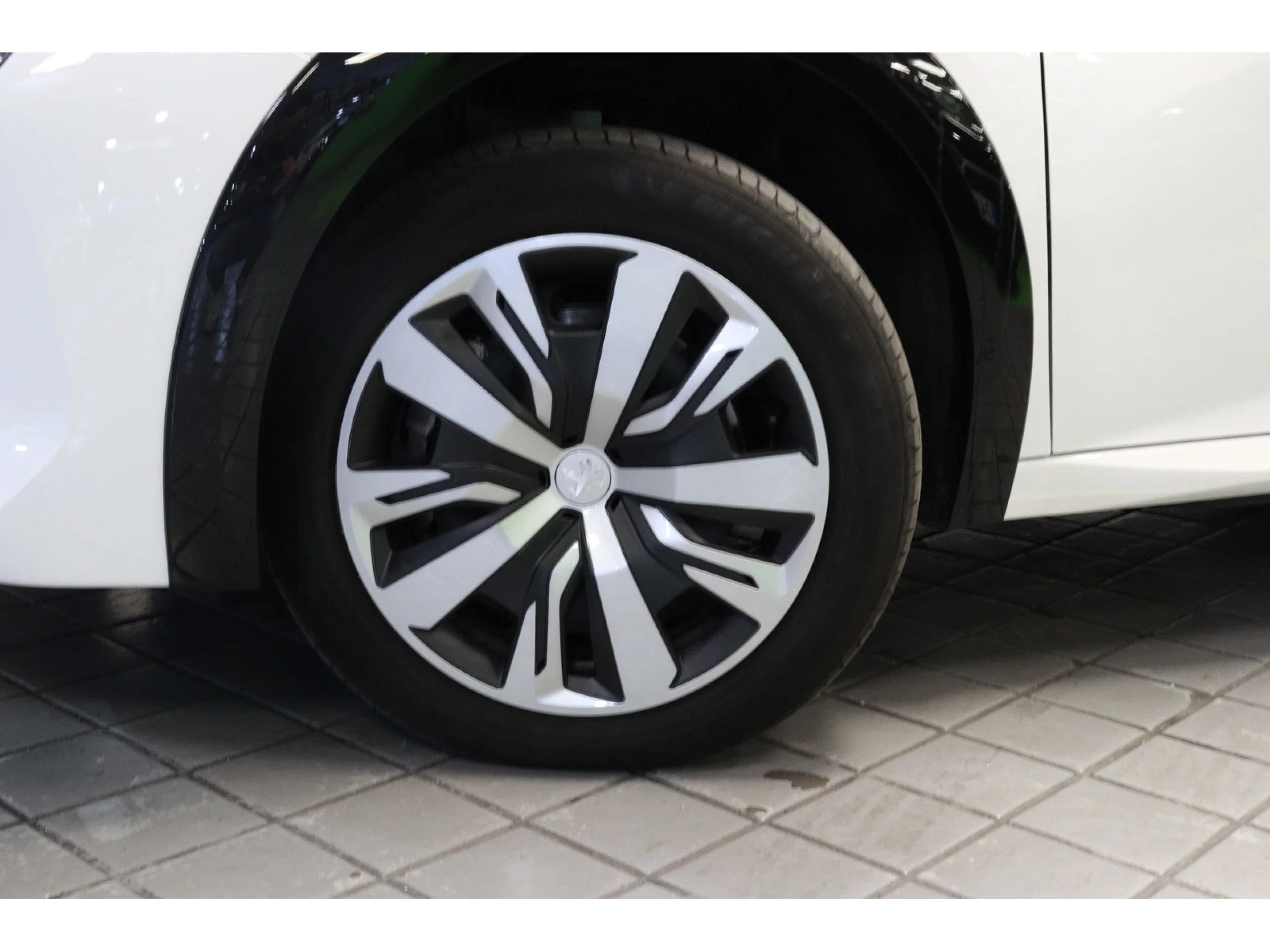 Peugeot E-208 Eléctrico Active 100 kW (136 CV) - Foto 24