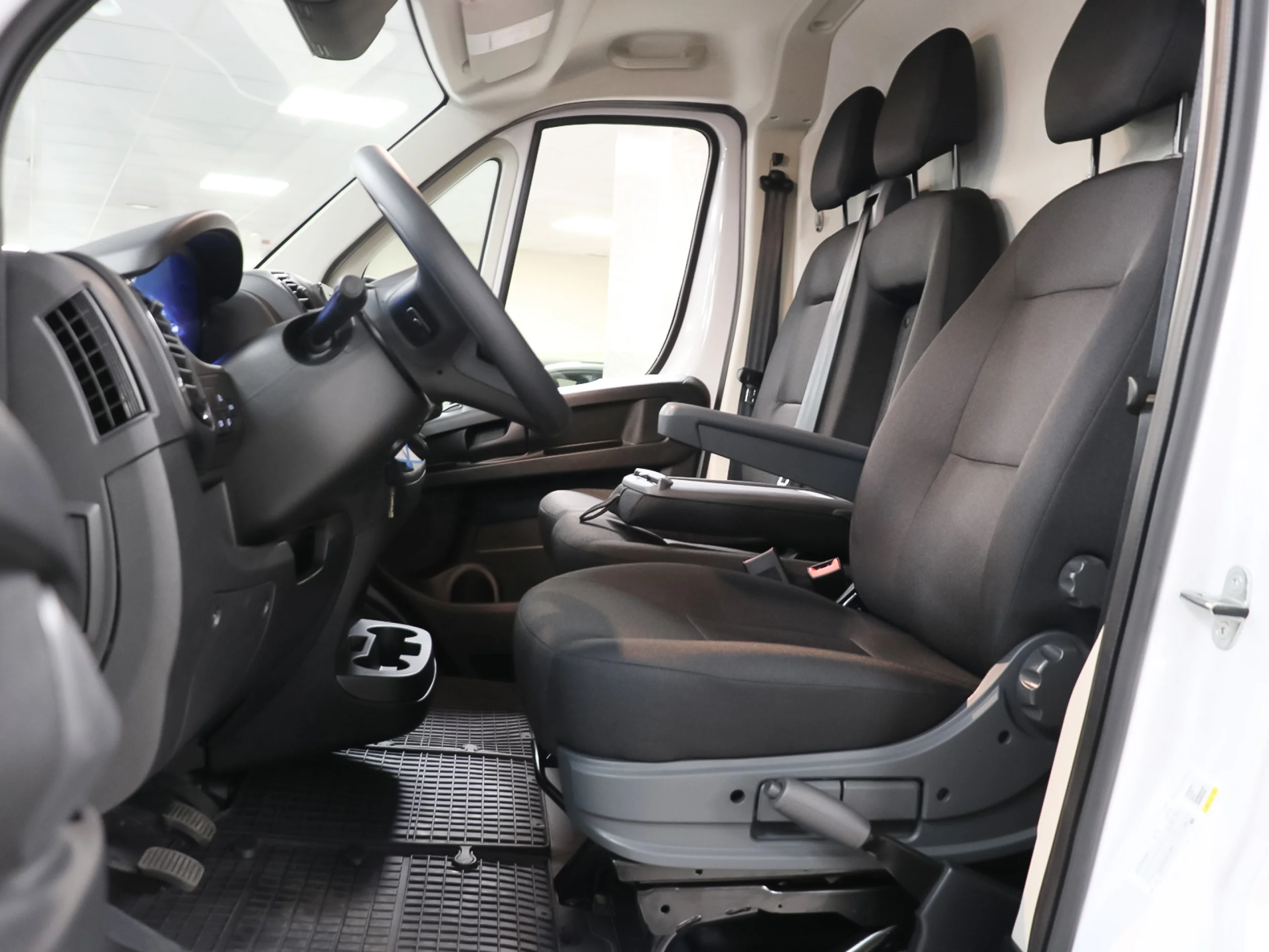 Citroen Jumper Furgon BlueHDi 140 S&S 35 L2H2 103 kW (140 CV) - Foto 8