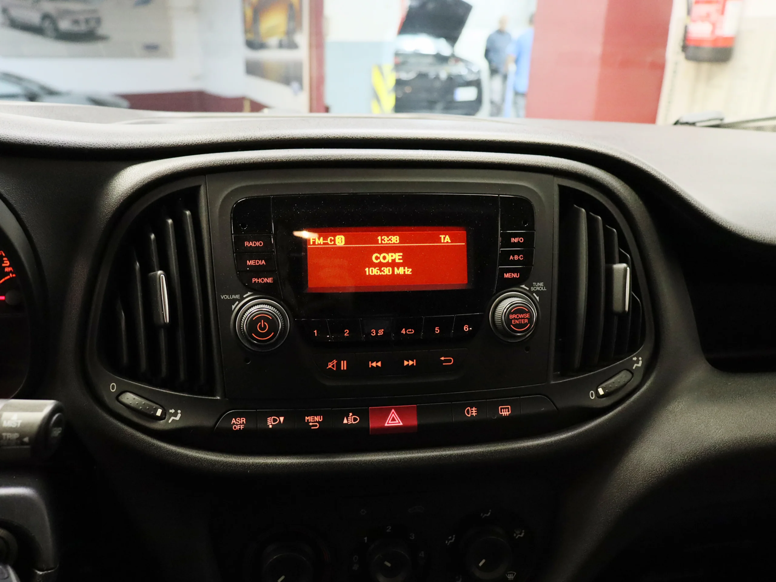 Fiat Dobló Panorama 1.6 Multijet Lounge 70 kW (95 CV) - Foto 15