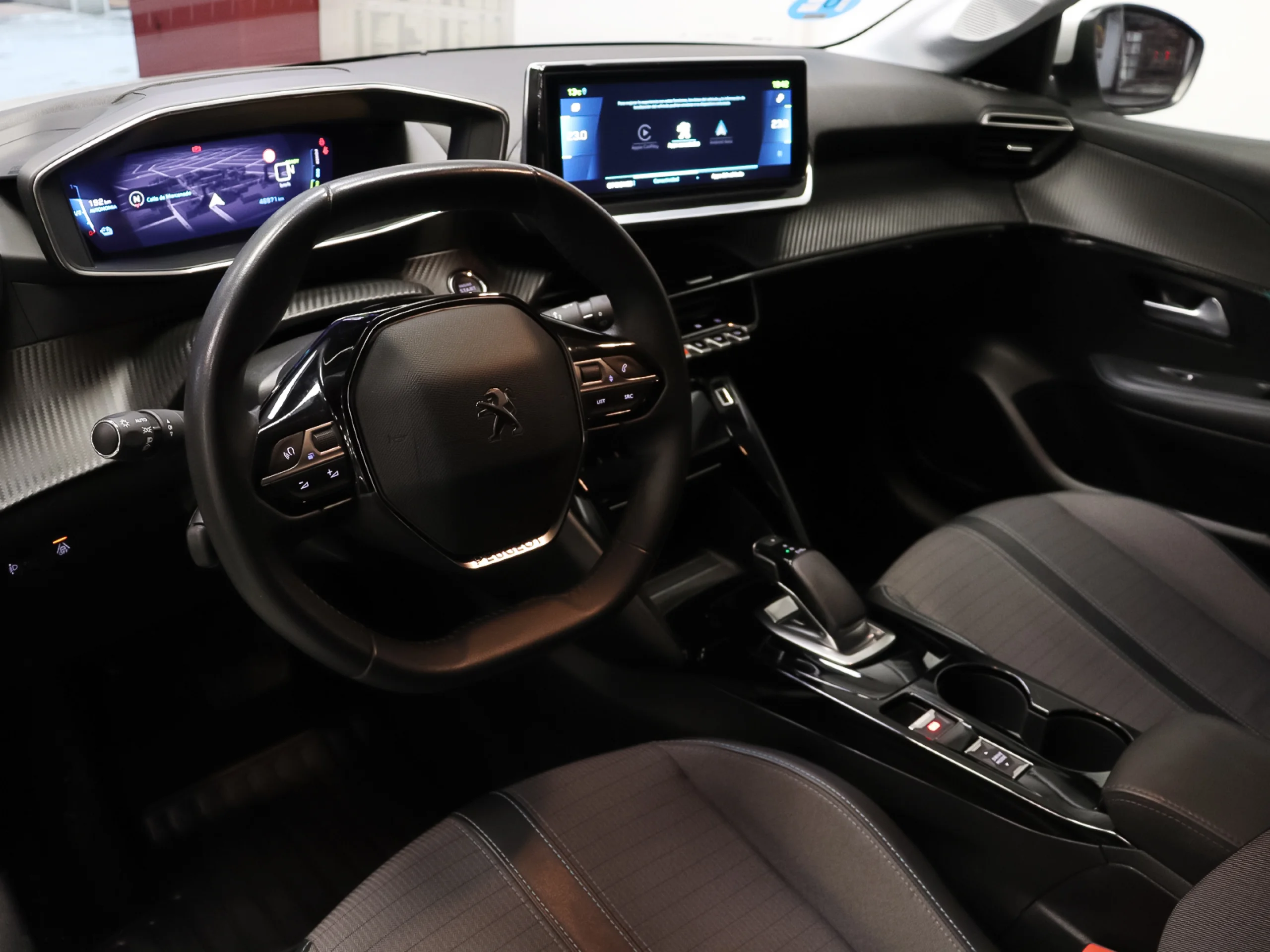 Peugeot E-208 Eléctrico Allure Pack 100 kW (136 CV) - Foto 6