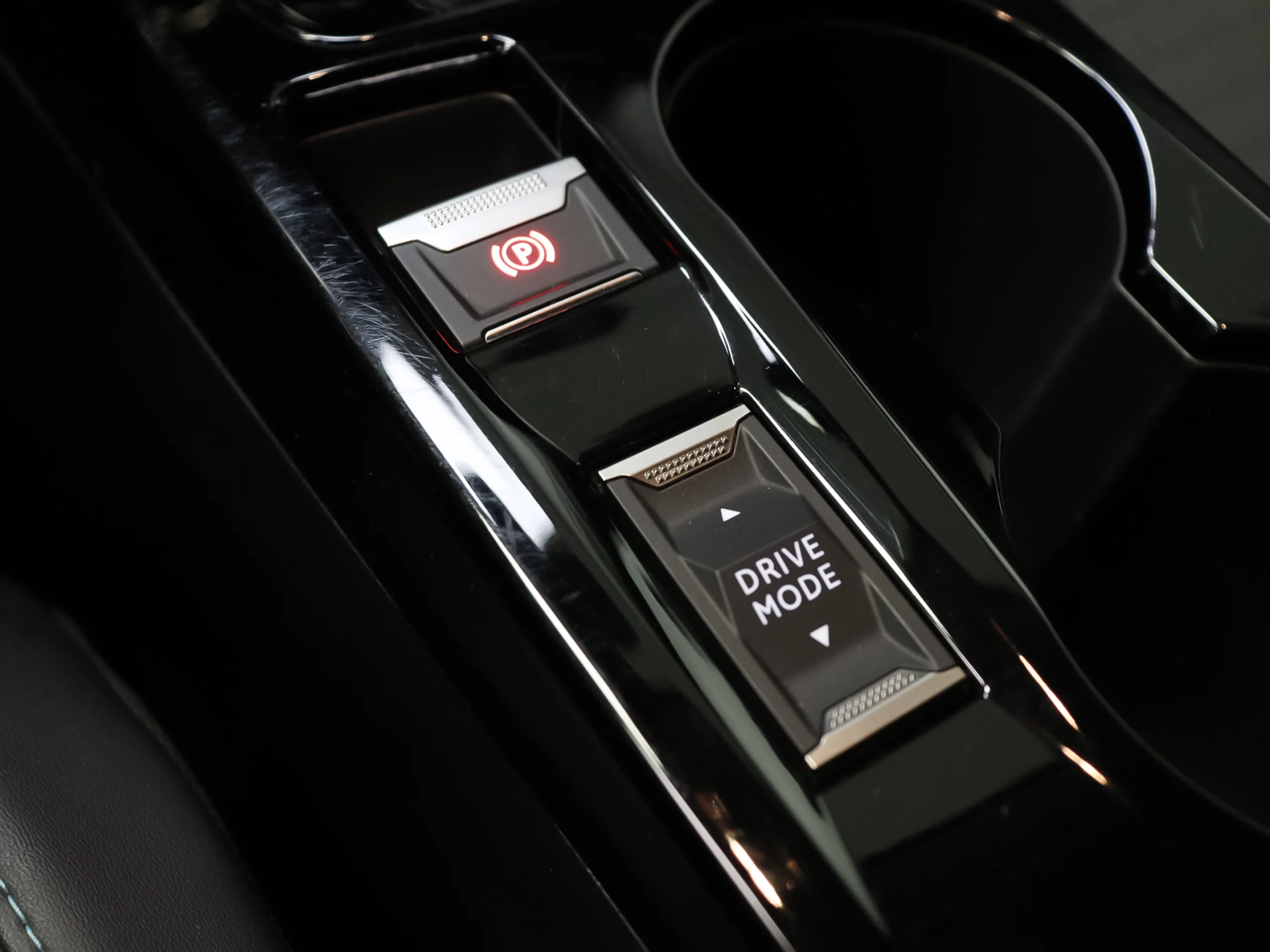 Peugeot E-208 Eléctrico Allure Pack 100 kW (136 CV) - Foto 26