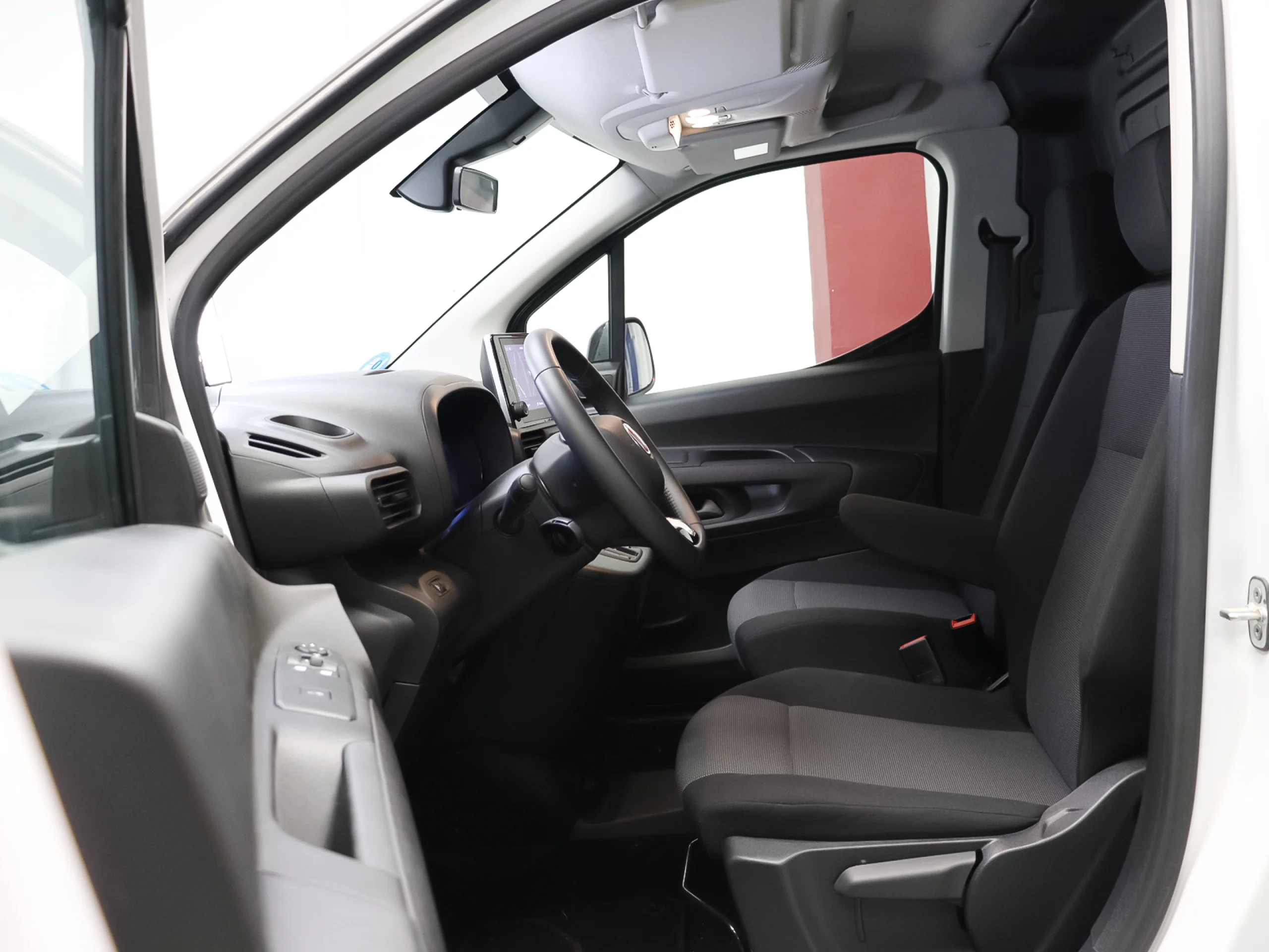 Fiat E-Doblò Furgón Maxi 50kWh L2H1 100 kW (136 CV) - Foto 8