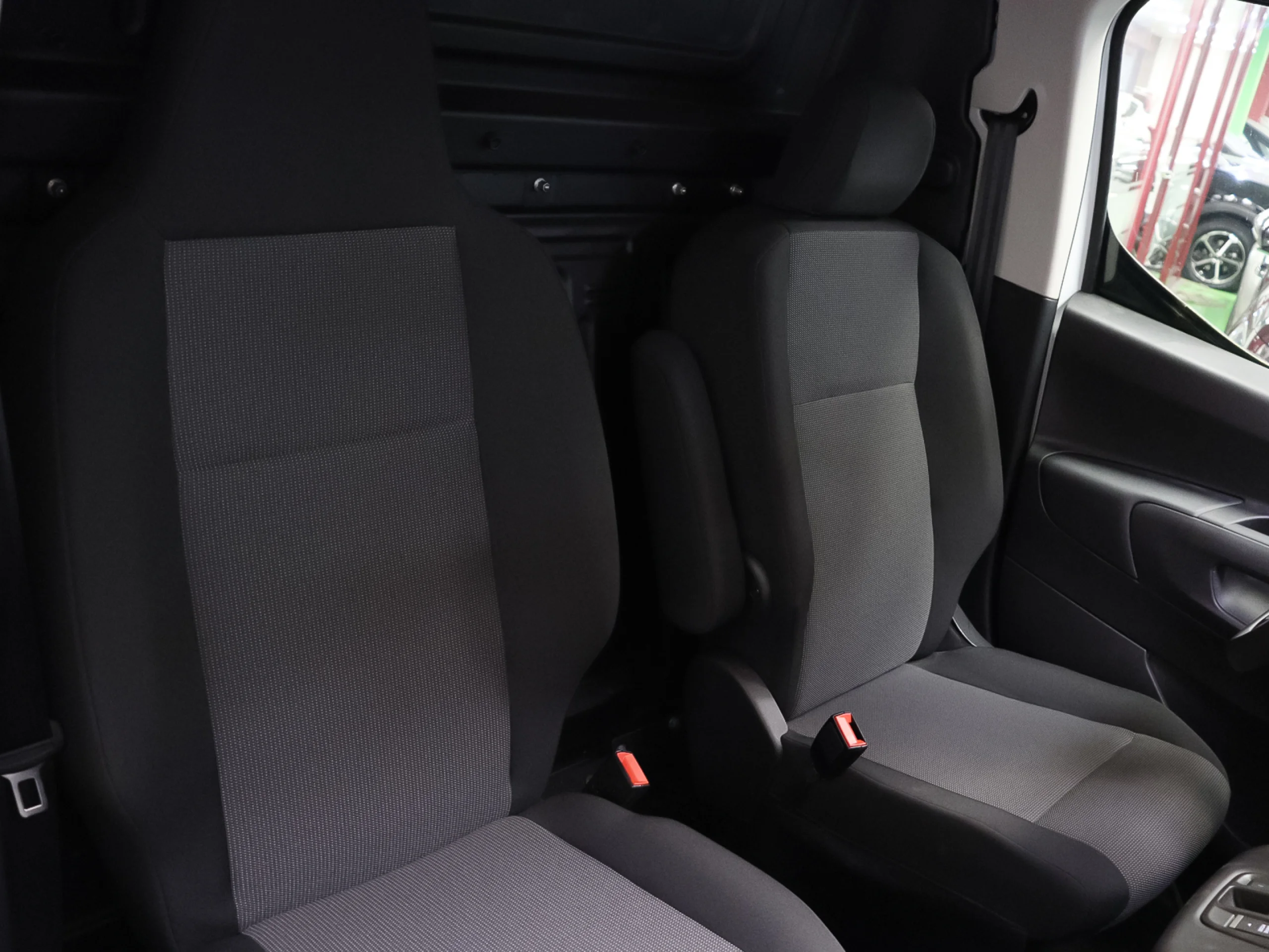 Fiat E-Doblò Furgón Maxi 50kWh L2H1 100 kW (136 CV) - Foto 9