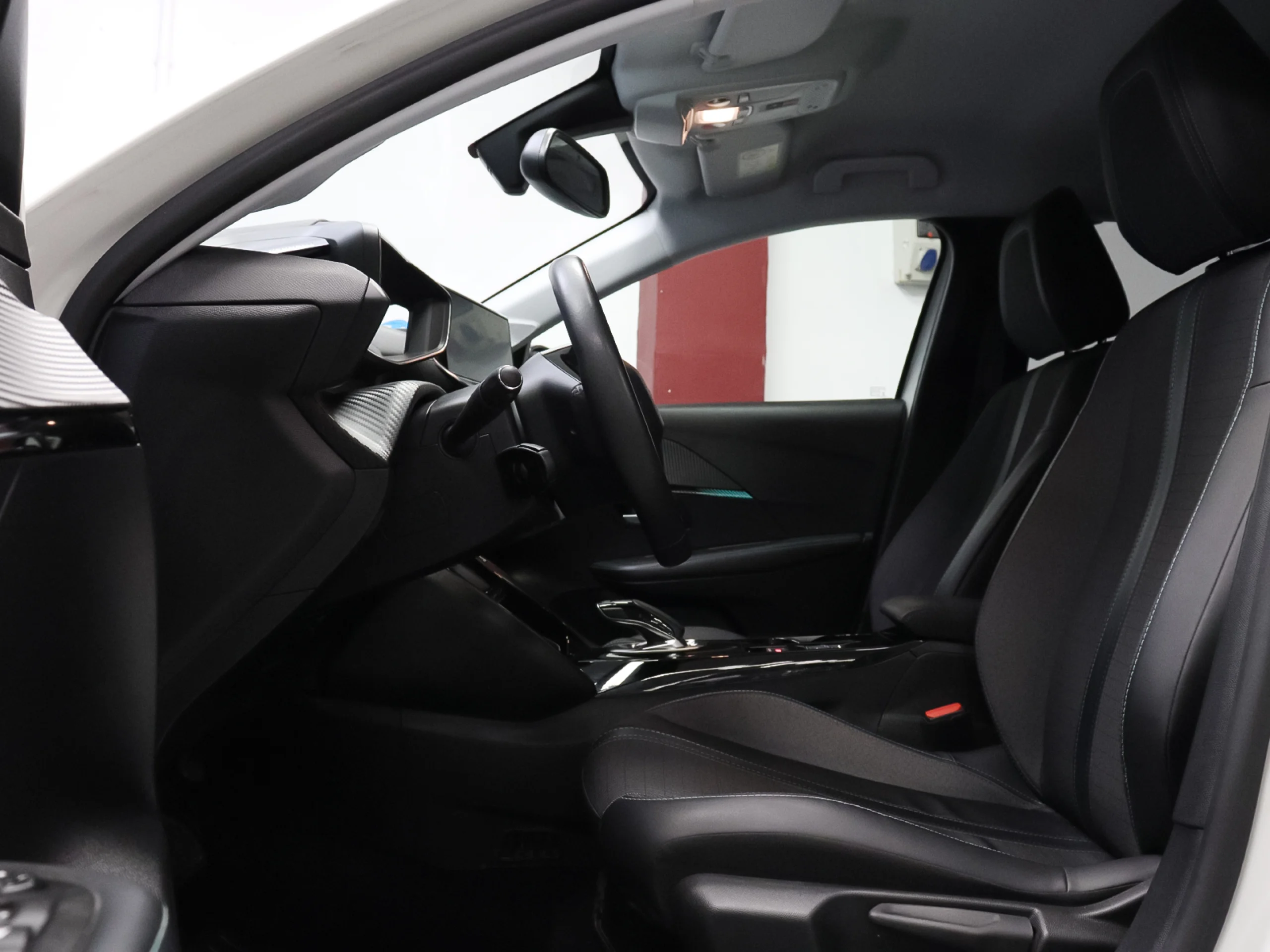 Peugeot E-208 Eléctrico Allure Pack 100 kW (136 CV) - Foto 7