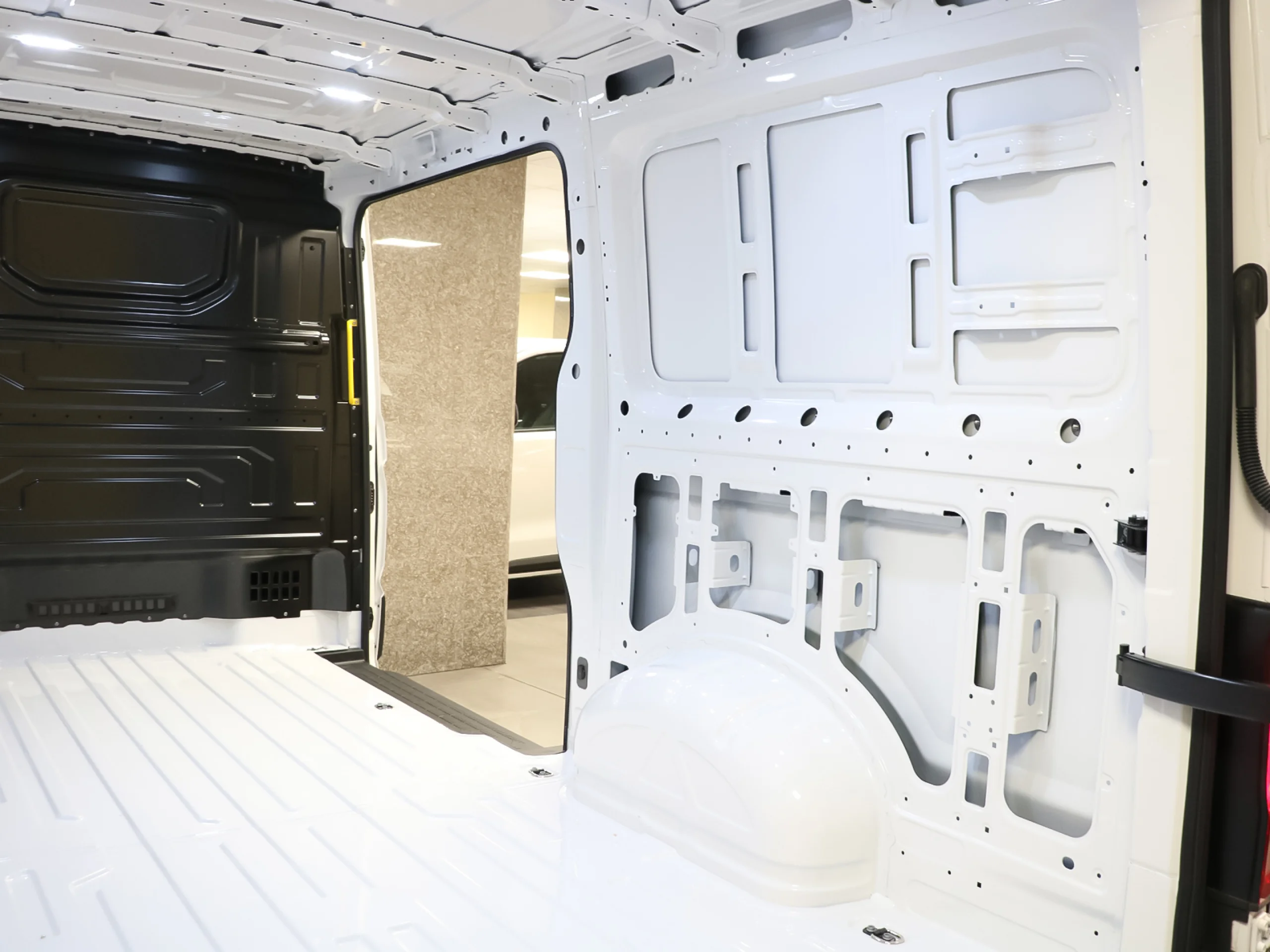 Volkswagen Crafter Furgon Batalla Media TN 2.0 TDI 103 kW (140 CV) 3.000 - Foto 35