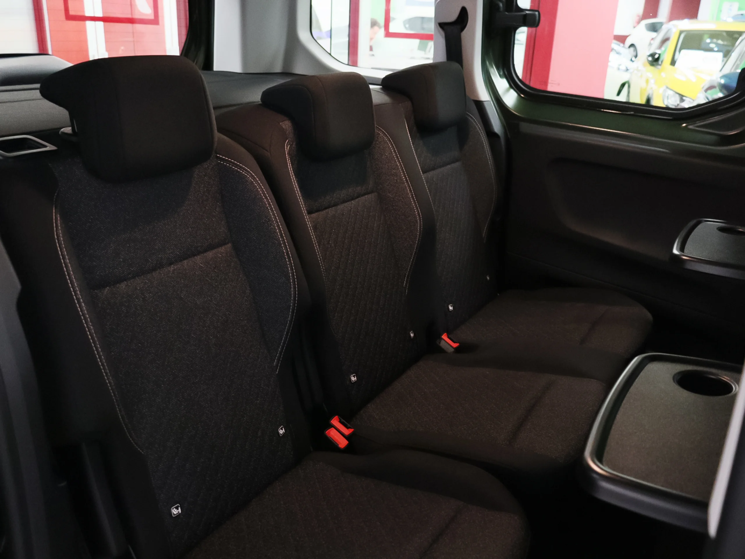 Peugeot E-Rifter Allure Standard 100 kW (136 CV) - Foto 8