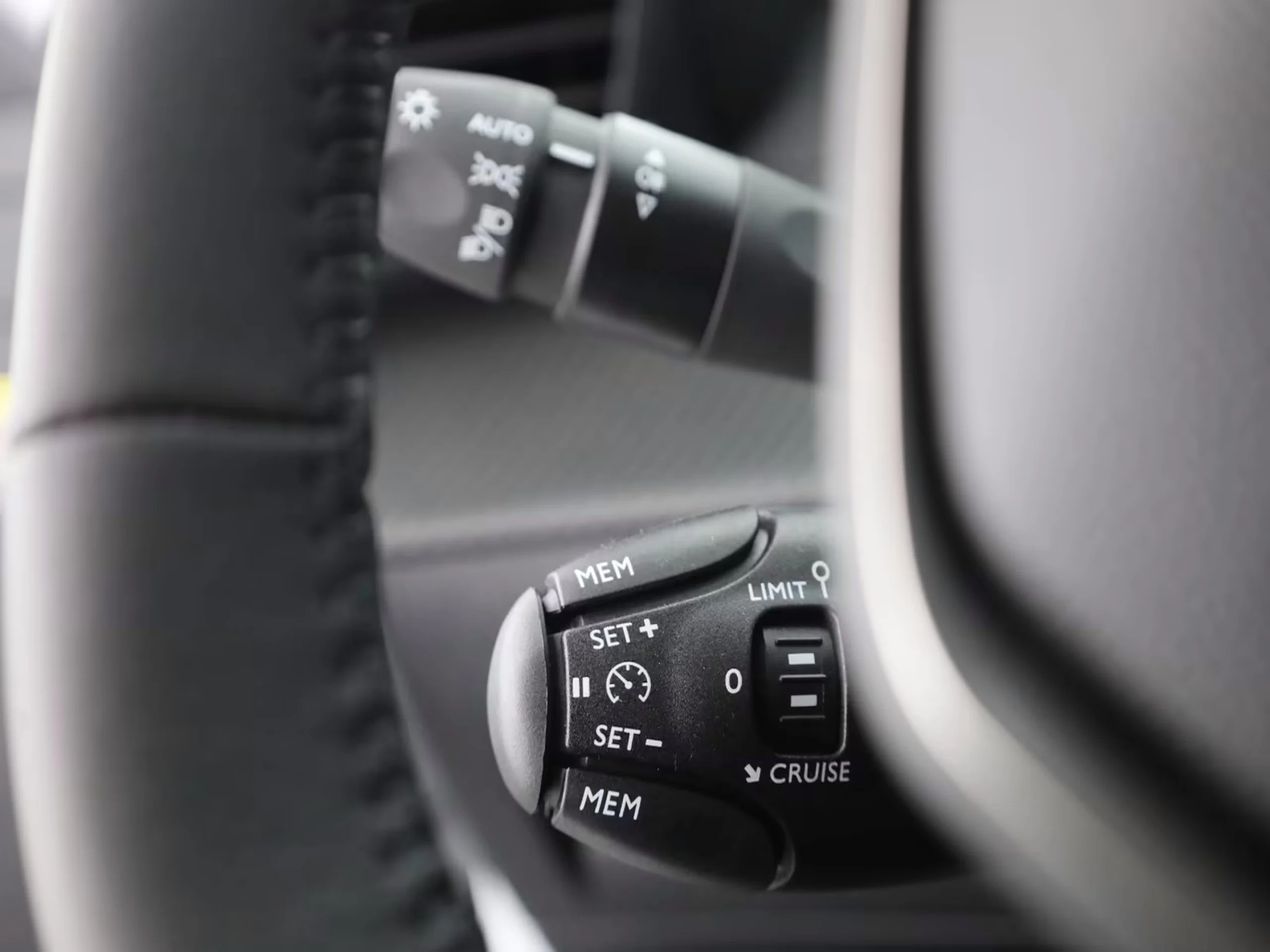 Peugeot 208 PureTech 100 Allure 75 kW (100 CV) - Foto 12