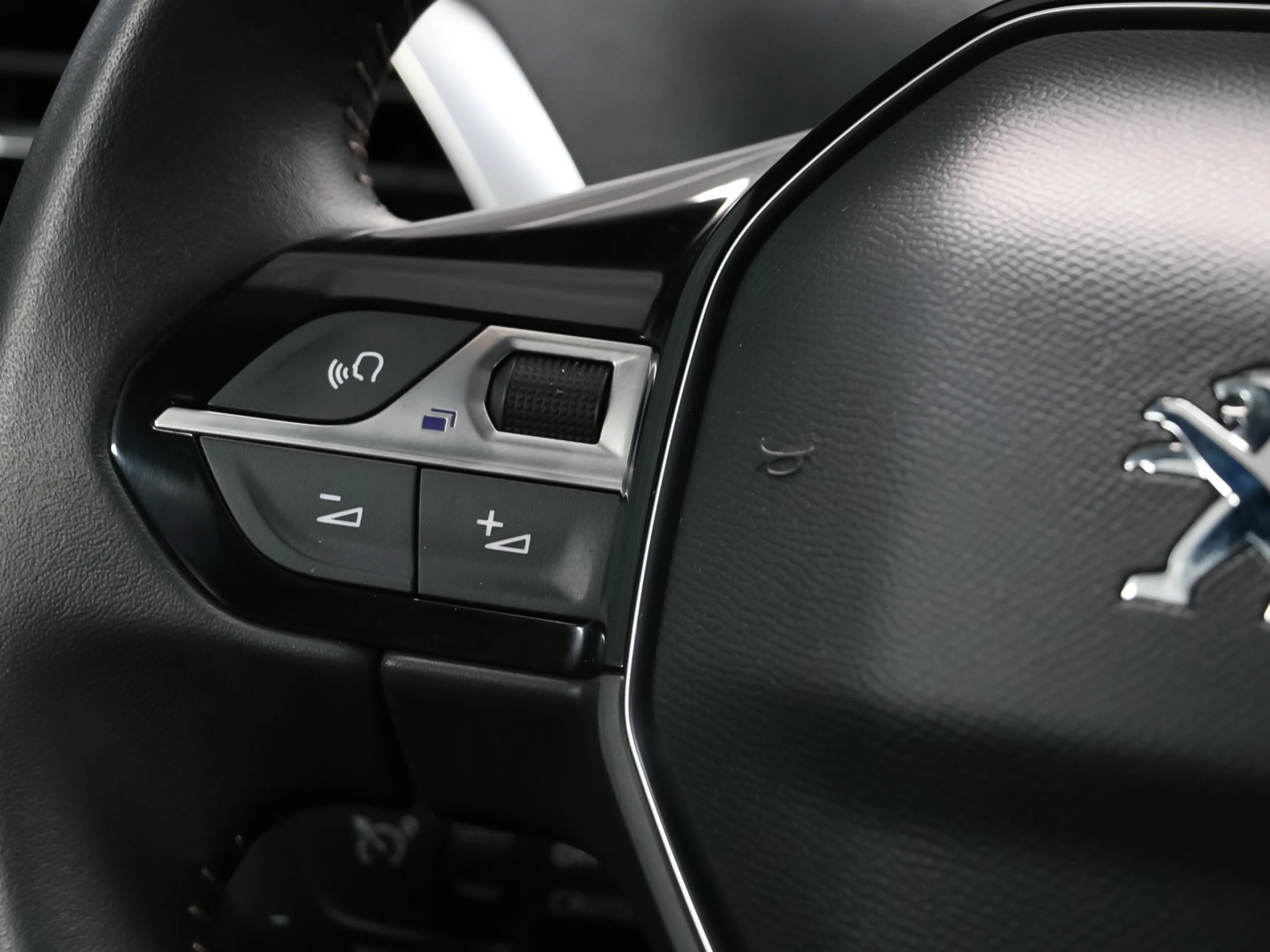 Peugeot 3008 PureTech 130 S&S Allure Pack 96 kW (130 CV) - Foto 25