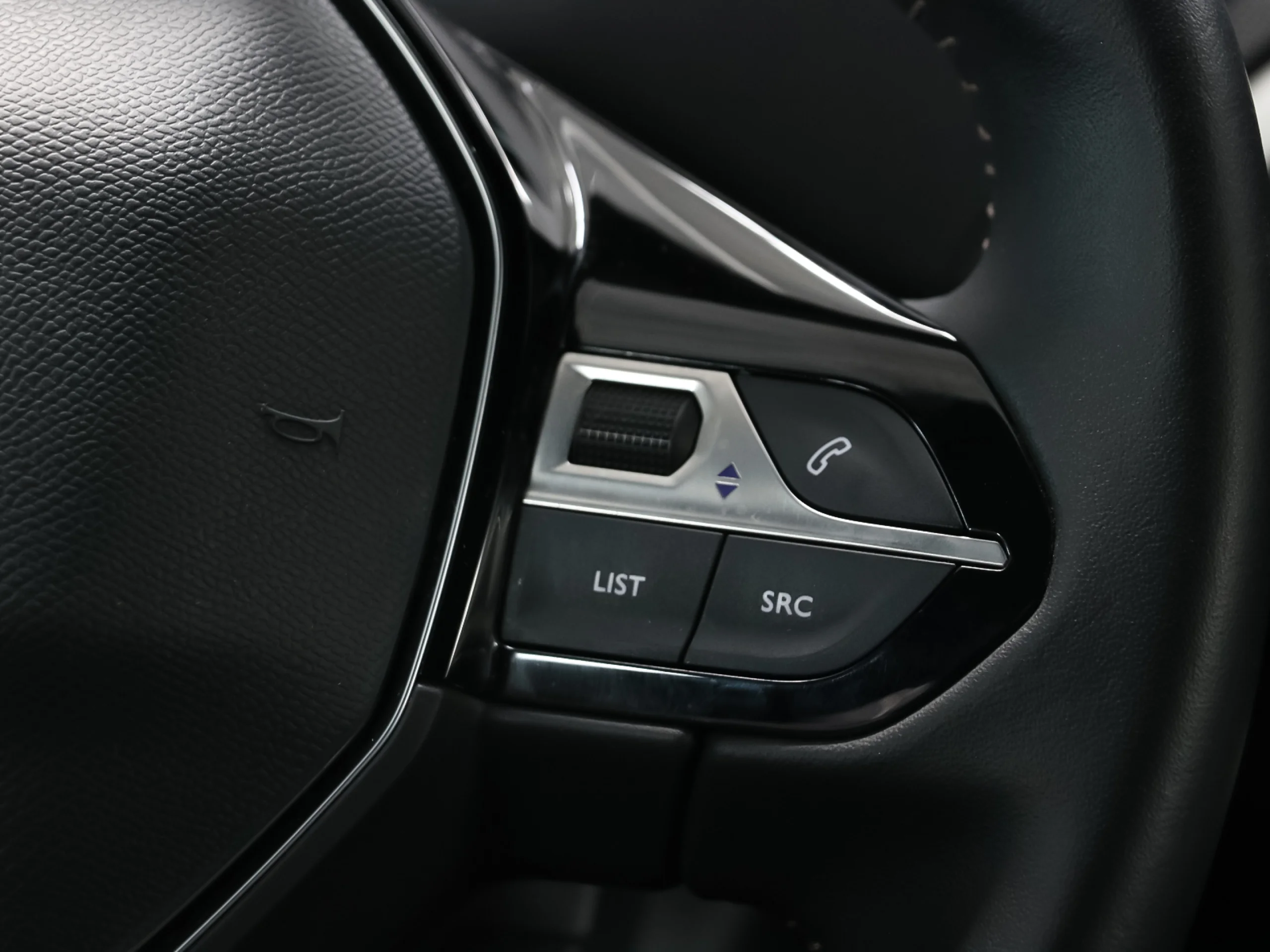 Peugeot 3008 PureTech 130 S&S Allure Pack 96 kW (130 CV) - Foto 26