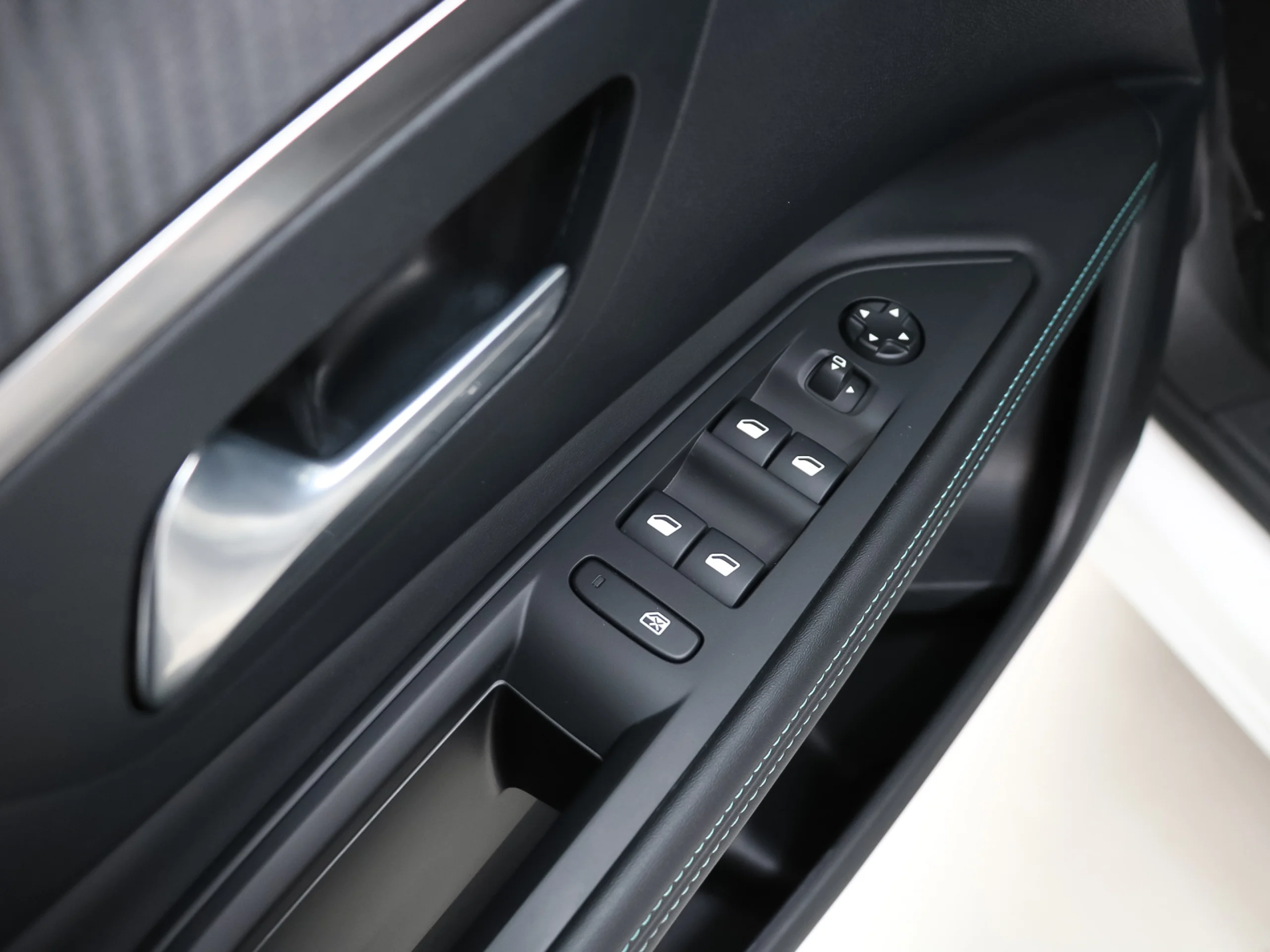 Peugeot 3008 PureTech 130 S&S Allure Pack 96 kW (130 CV) - Foto 31