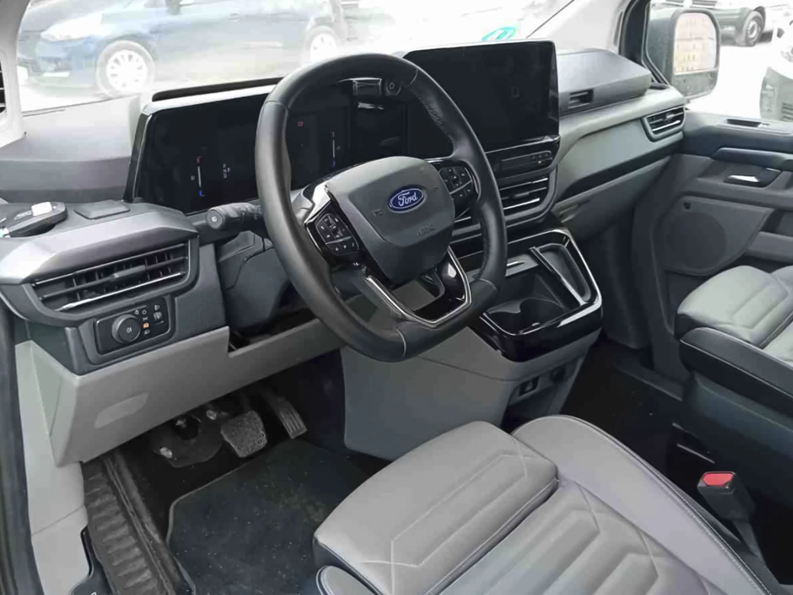 Ford Grand Tourneo Custom BEV 64kWh L2 Titanium X 160 kW (218 CV) - Foto 3