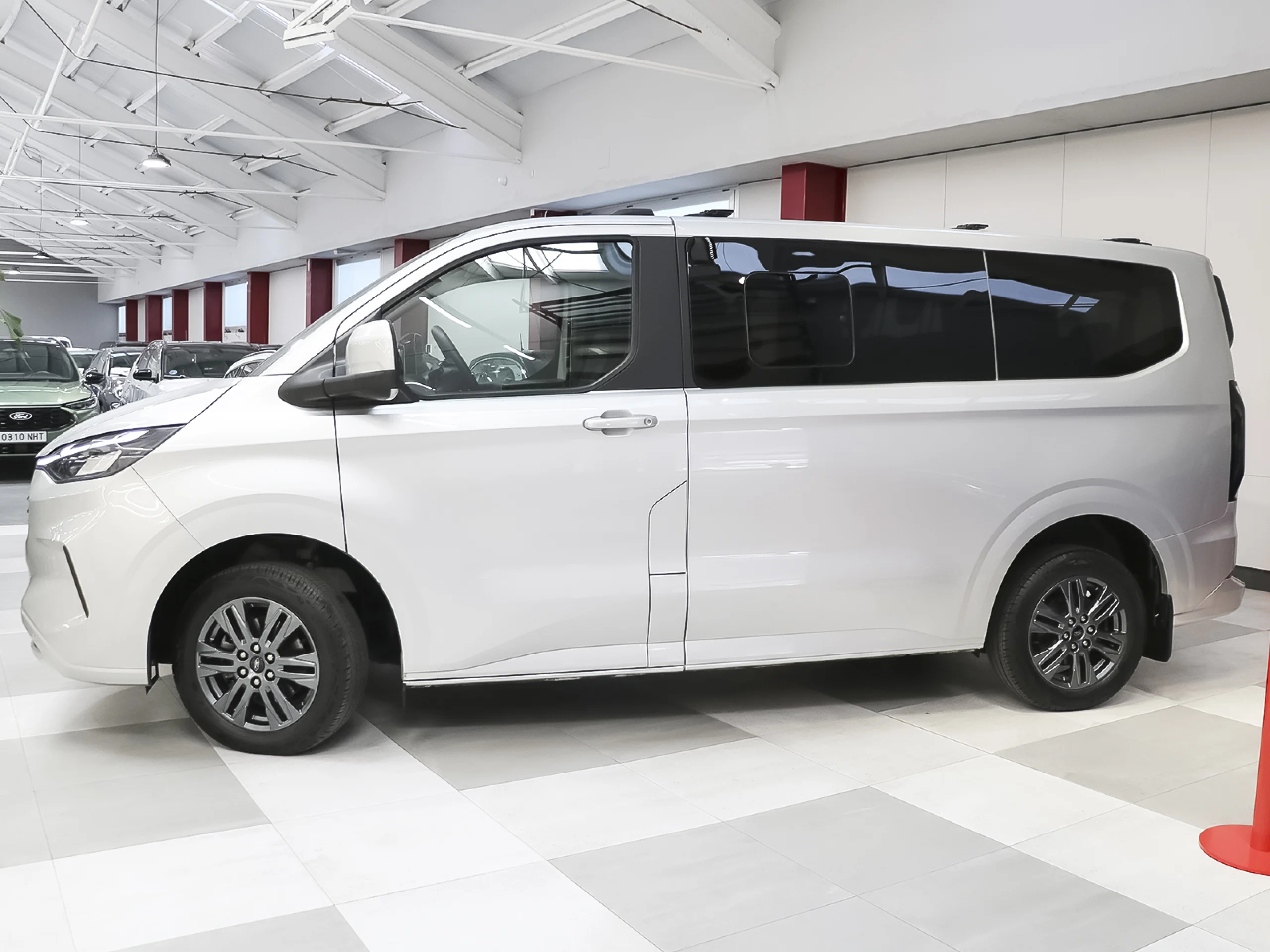 Ford Tourneo Custom 2.0 Ecoblue L1 Titanium Auto 125 kW (170 CV) - Foto 2