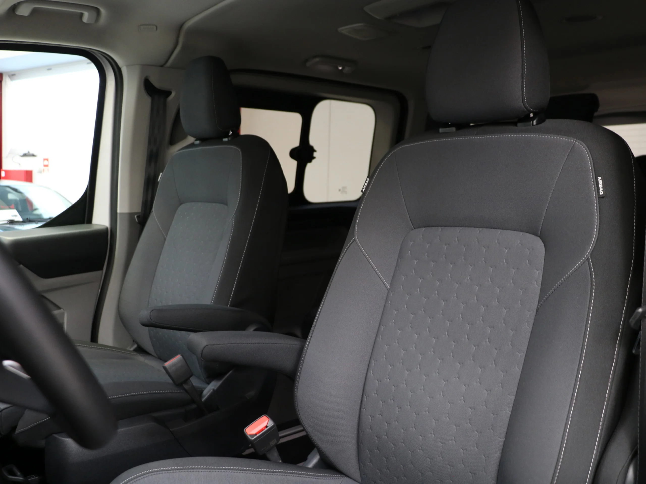 Ford Tourneo Custom 2.0 Ecoblue L1 Titanium Auto 125 kW (170 CV) - Foto 14